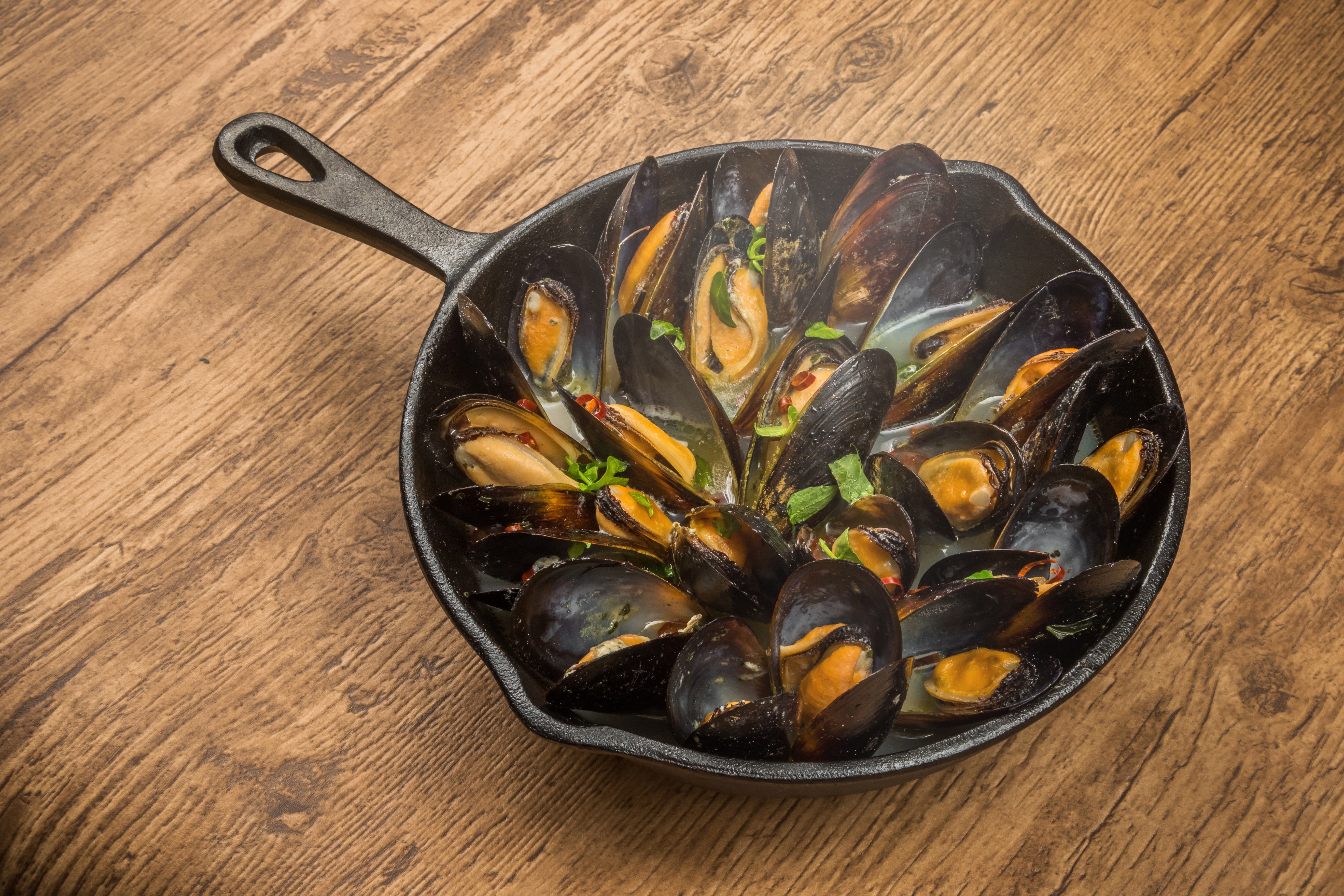 Mussels in a Frying Pan on Wood Planks HD Wallpaper