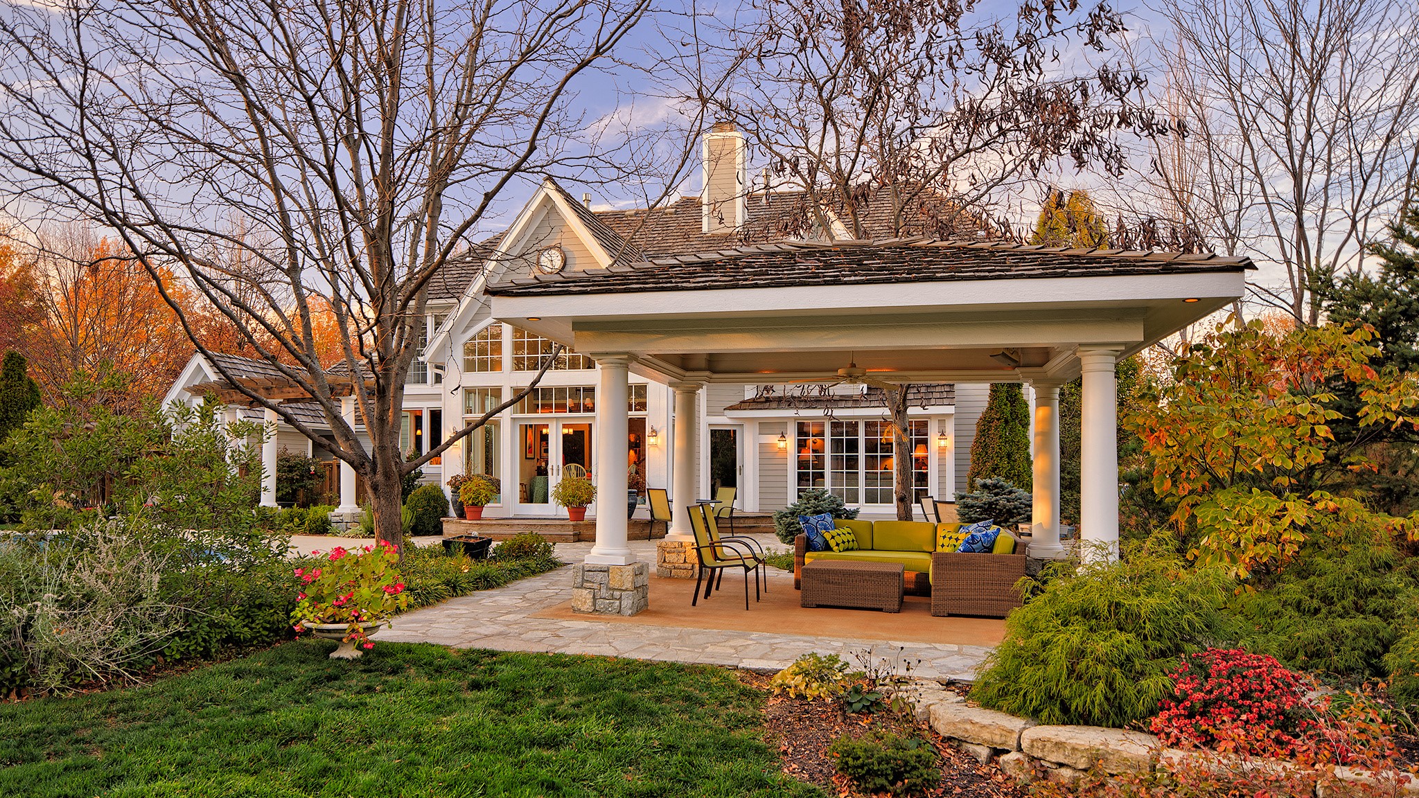 Luxury house with covered patio and outdoor furniture HD Wallpaper