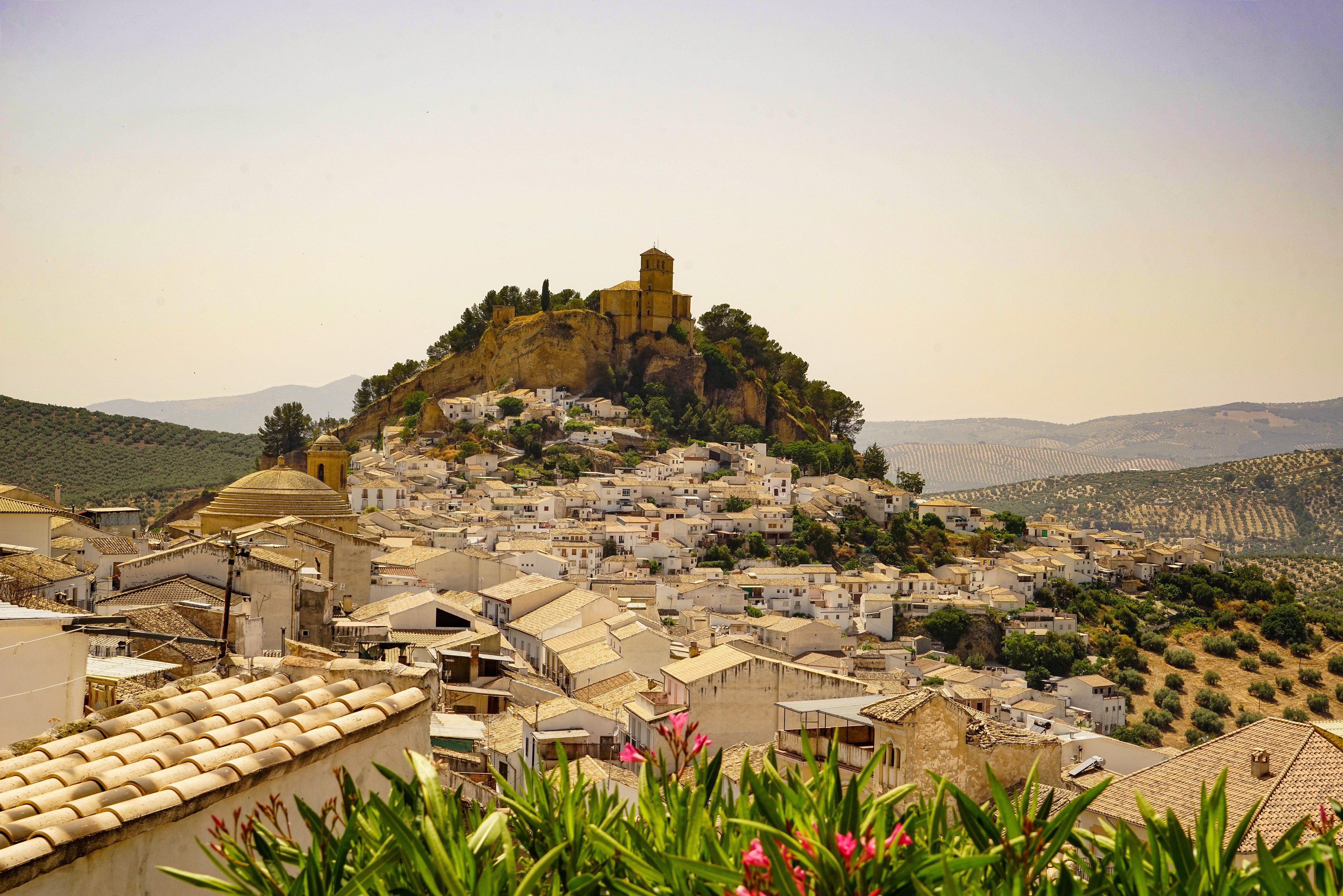 Montefrio, Spain: Houses on a Crag HD Wallpaper