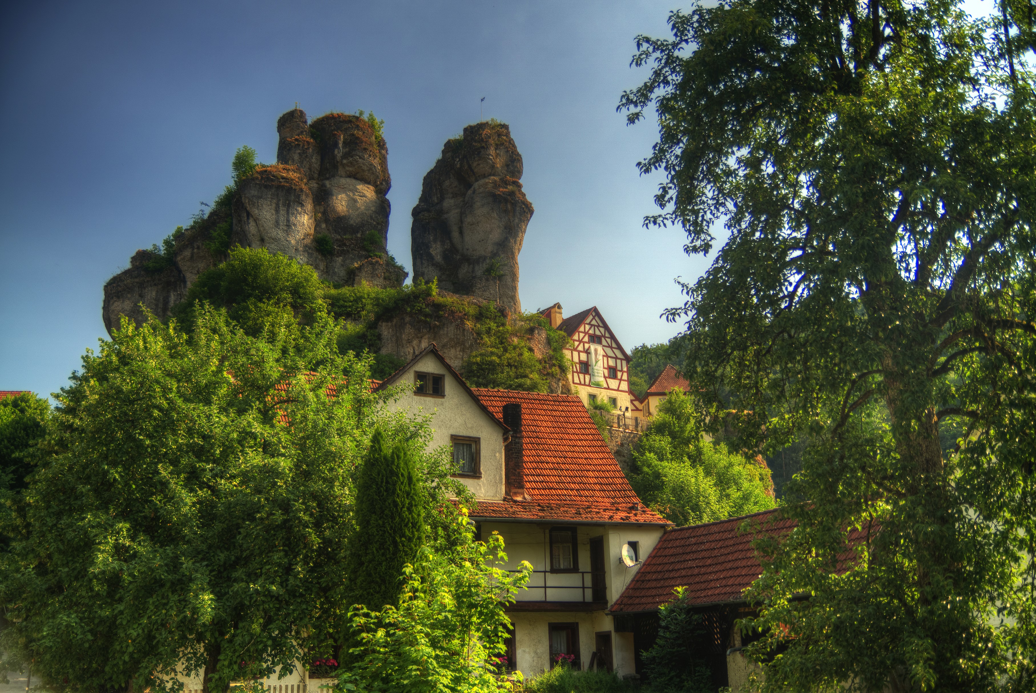 Houses and Crags in Oberfranken, Germany HD Wallpaper