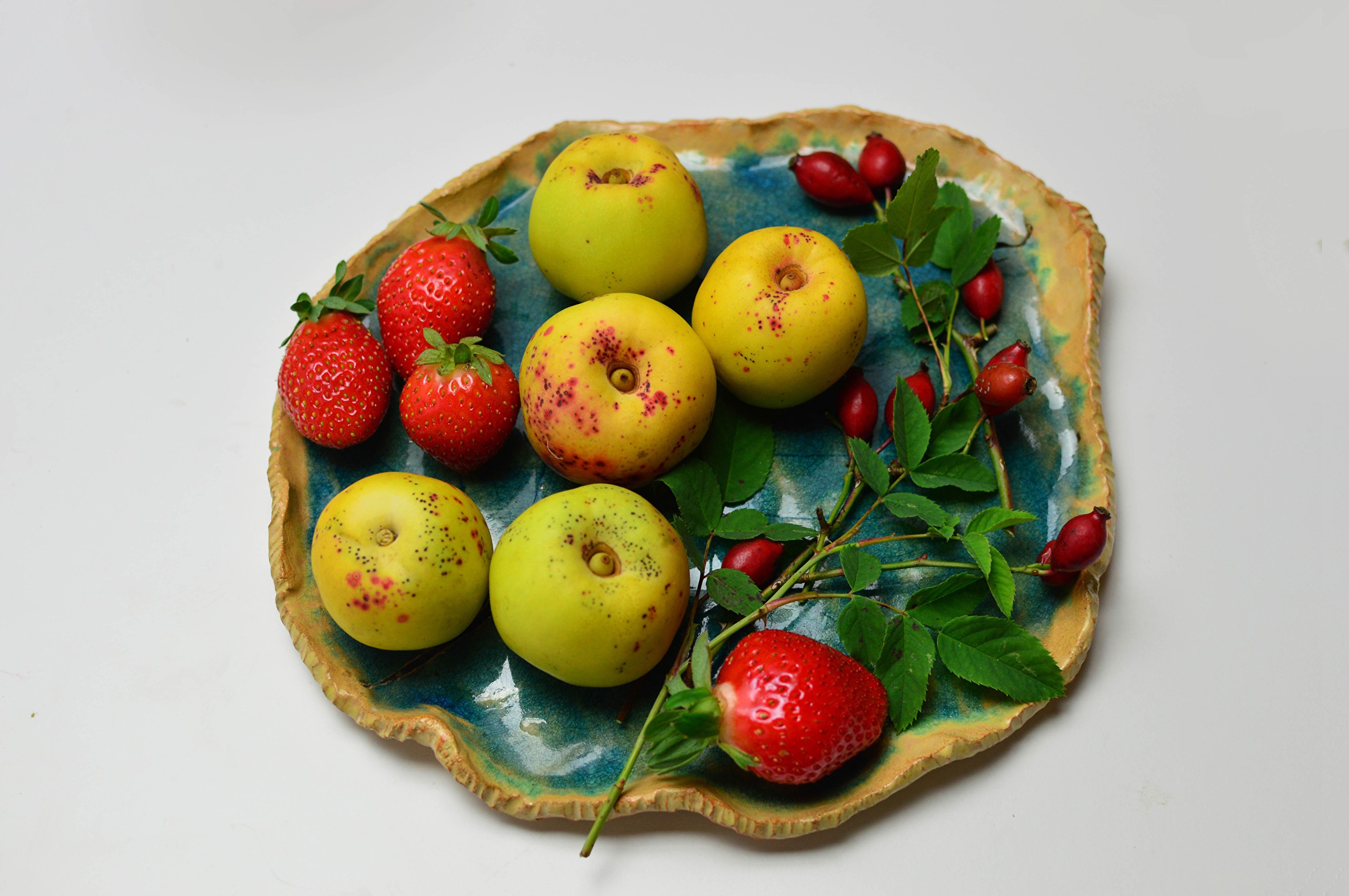 Apples, Strawberries, and Rose Hips on a Plate HD Wallpaper