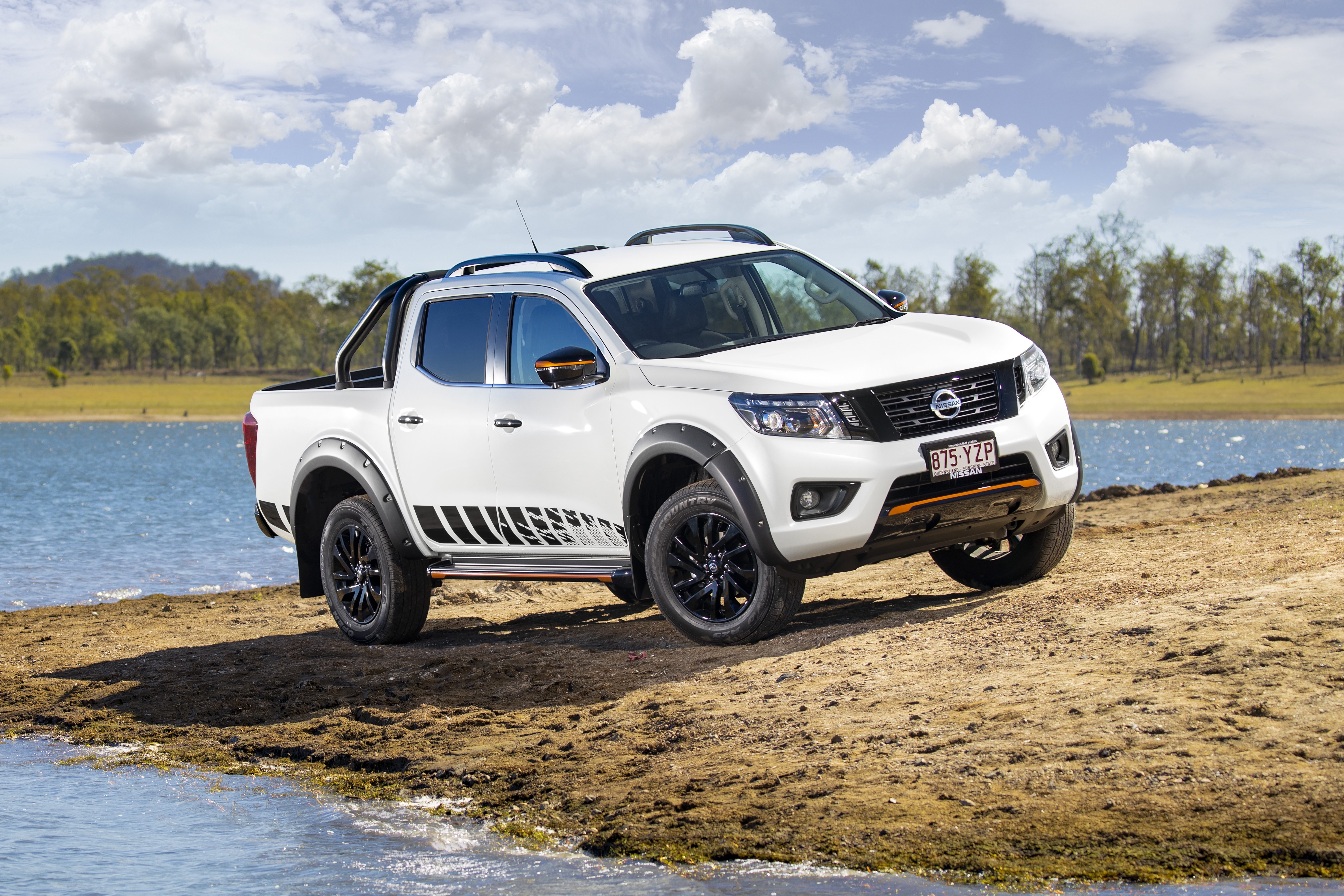 White 2019 Nissan Navara N-Trek Pickup HD Wallpaper