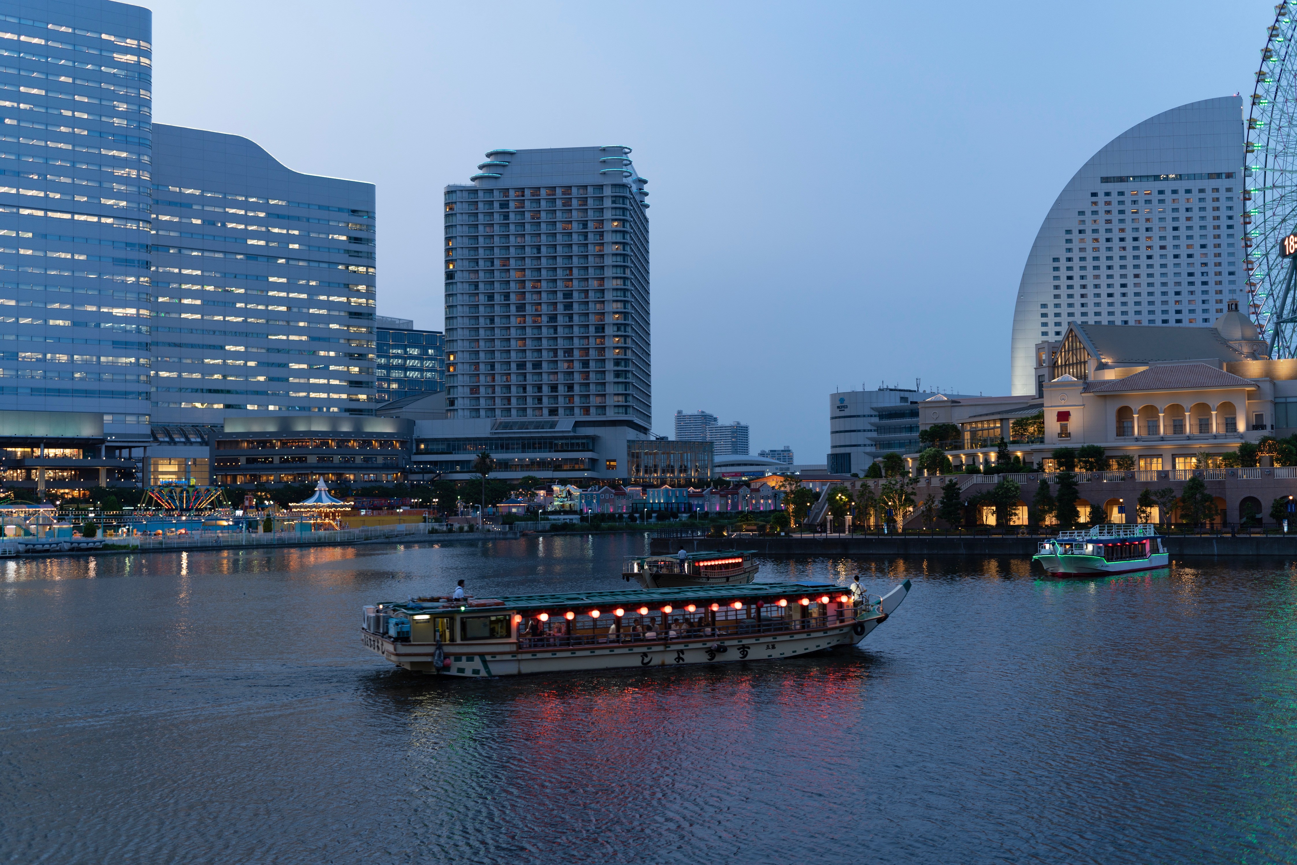 Yokohama Riverboat at Dusk HD Wallpaper