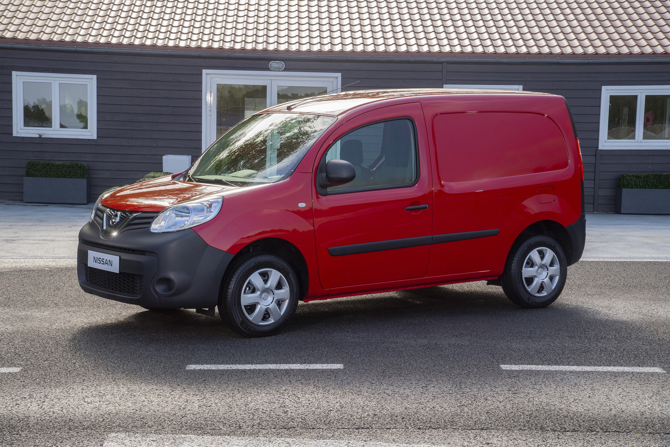 Red Nissan NV250 L1 Van HD Wallpaper