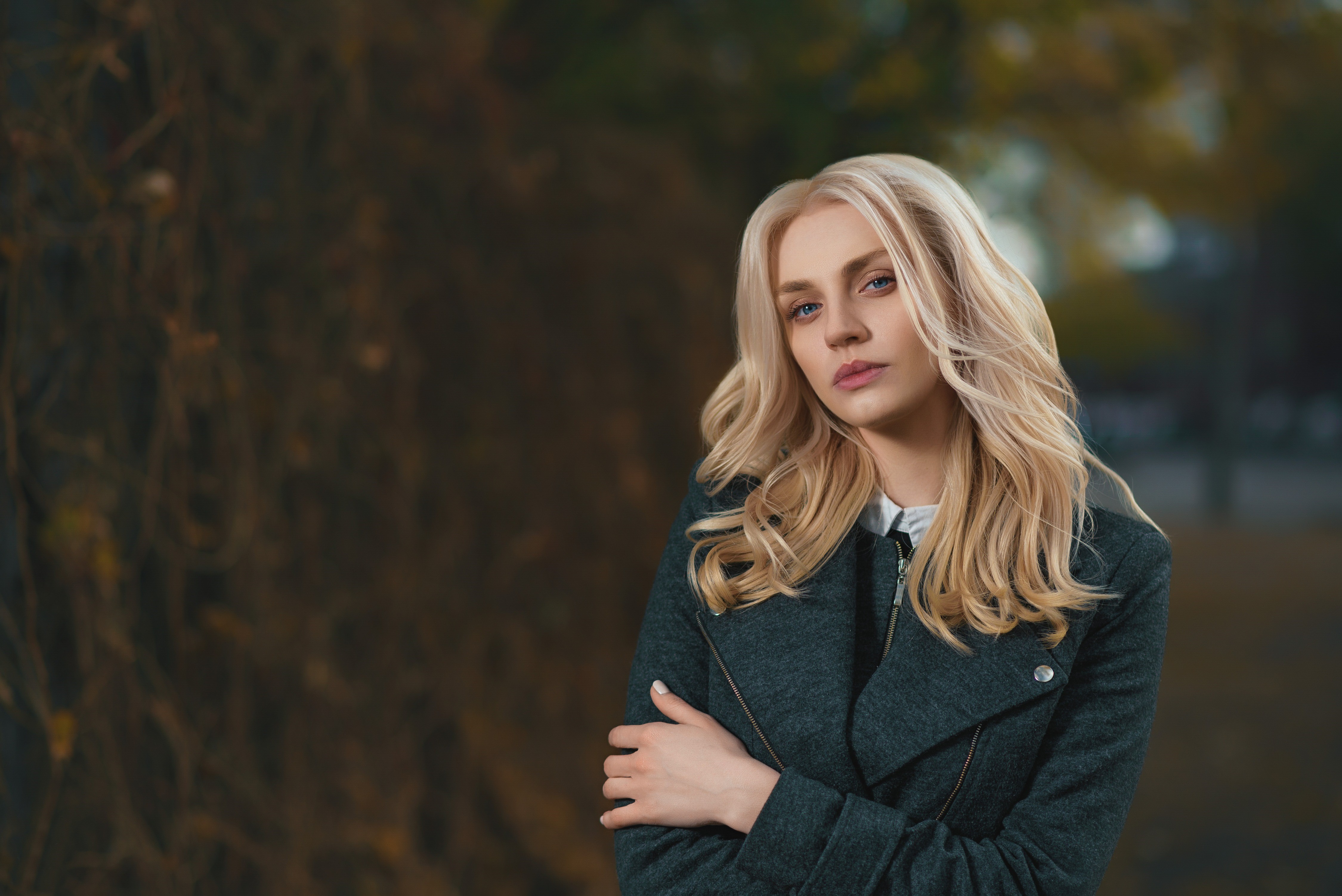 Blonde girl with blue eyes in a coat HD Wallpaper
