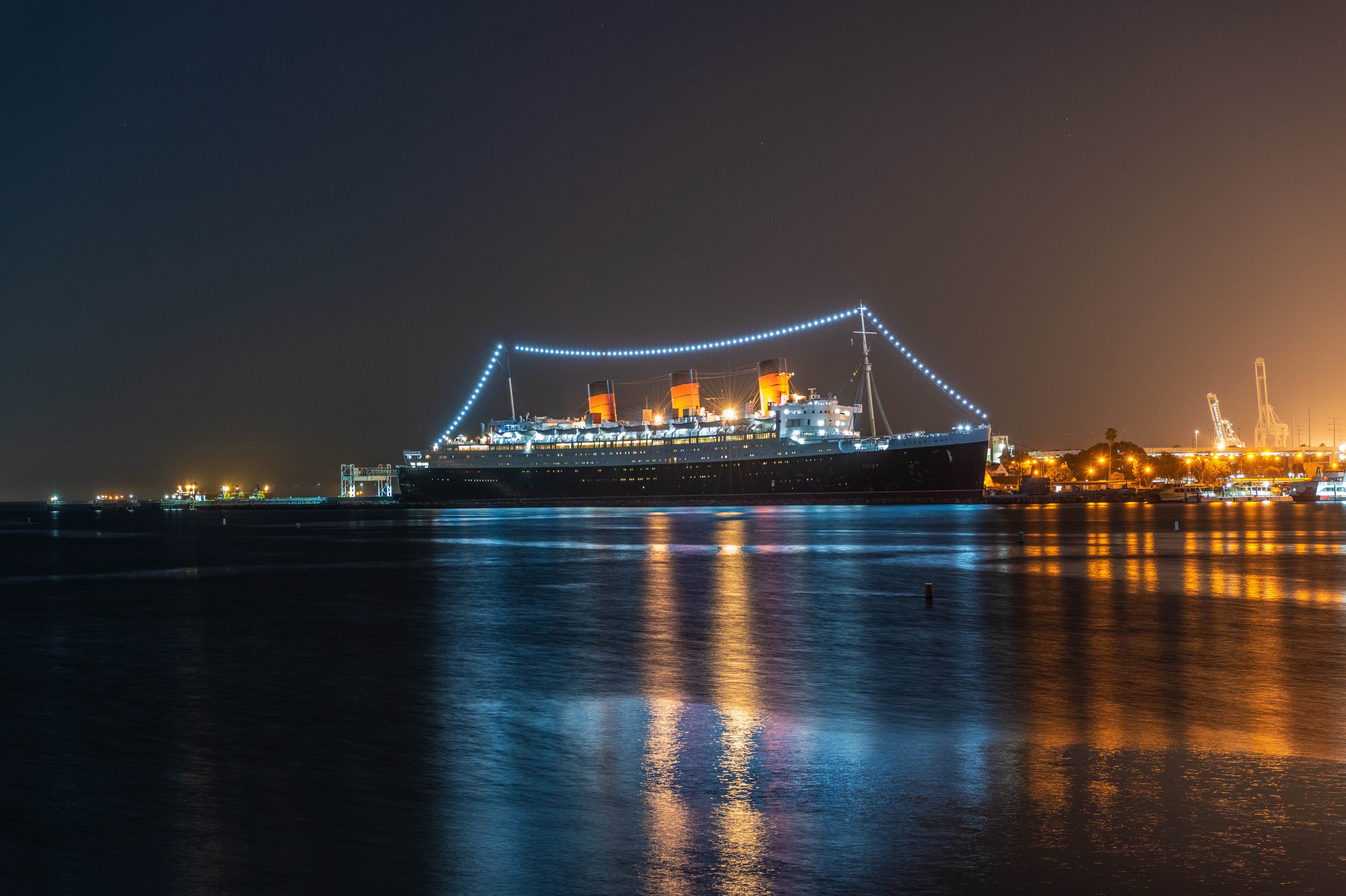 Queen Mary cruise liner at night with fairy lights HD Wallpaper