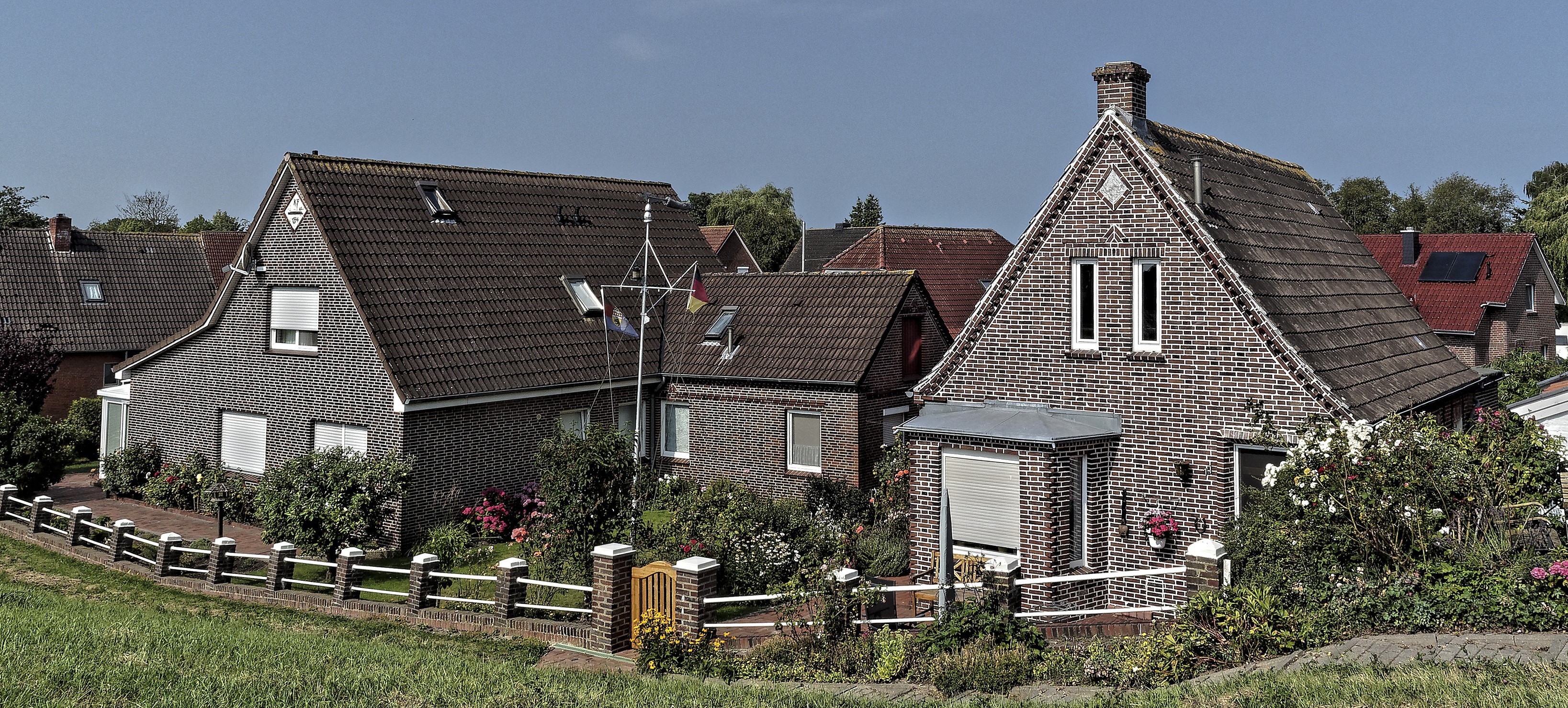 Houses with fences in Greetsiel, Germany HD Wallpaper