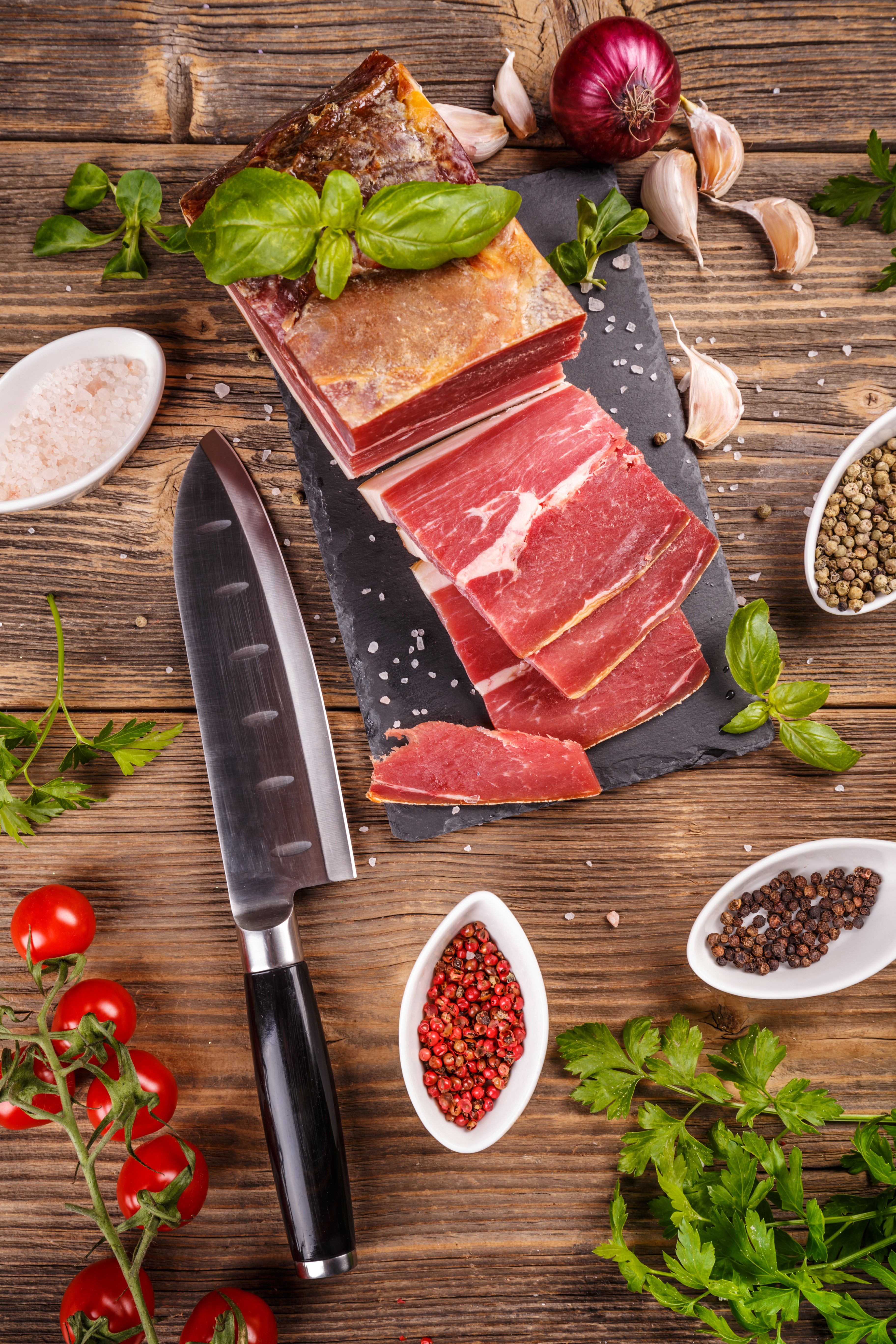 Sliced ham with basil, garlic, onion, and spices HD Phone Wallpaper