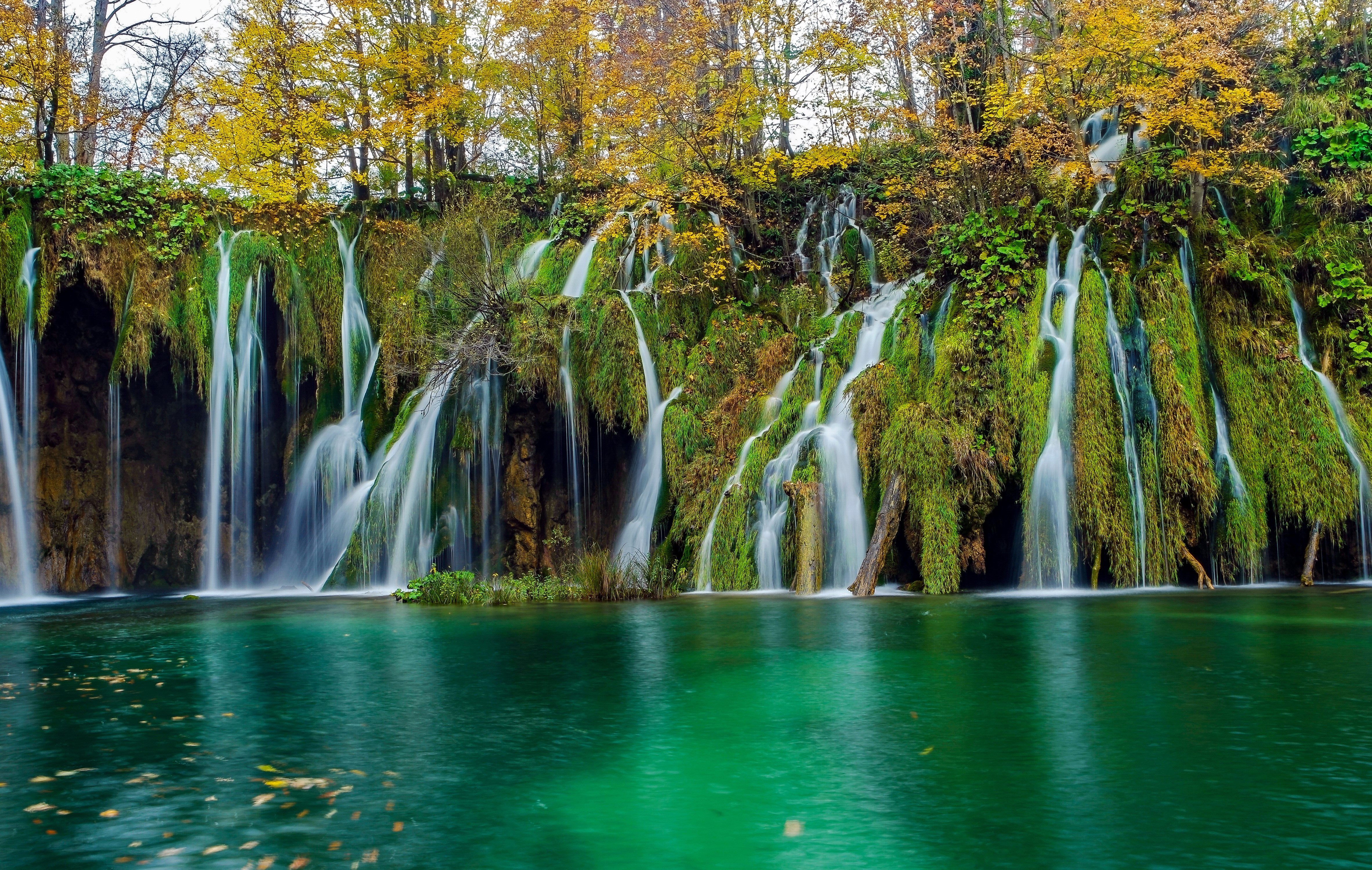 4K Autumn Waterfalls at Plitvice Lakes National Park, Croatia HD Wallpaper