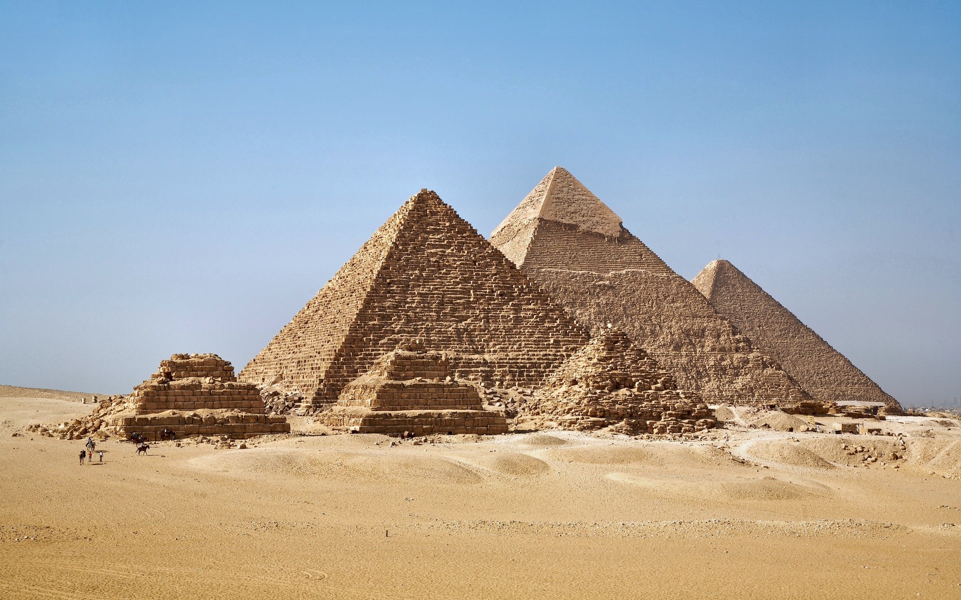 The Pyramids of Giza under a clear blue sky HD Wallpaper