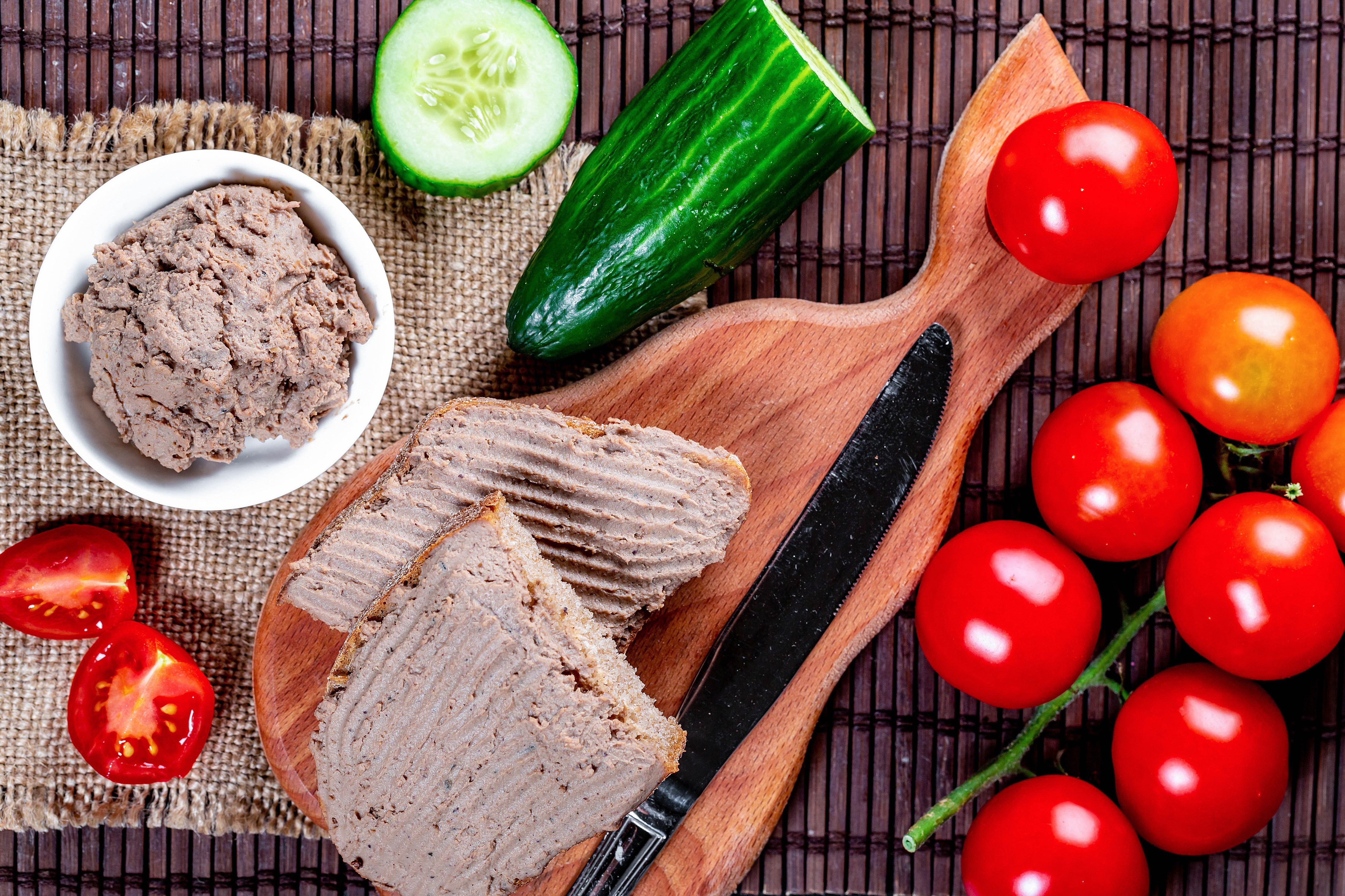 Pate on bread with tomatoes and cucumber HD Wallpaper