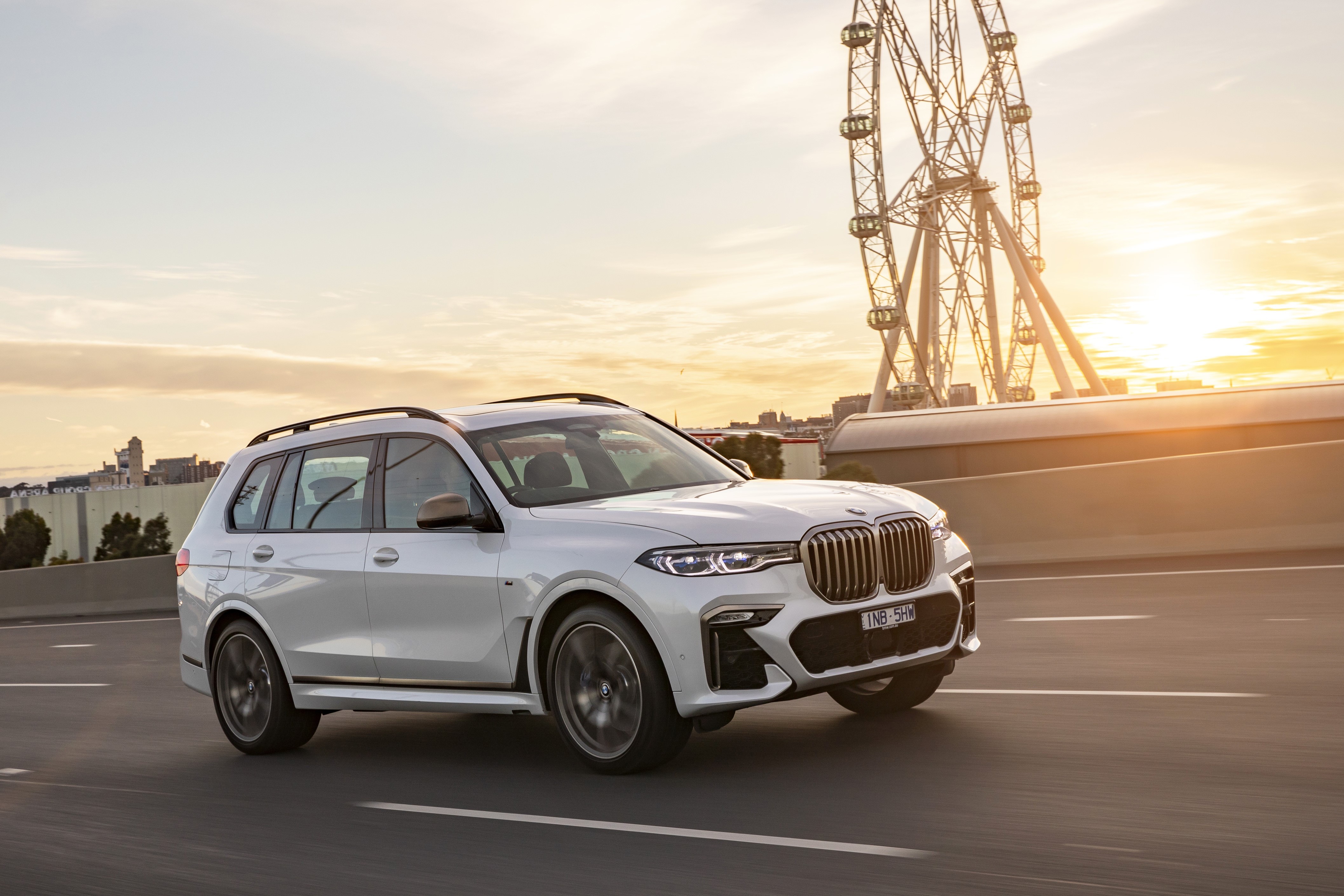 2019 BMW X7 M50d in Motion HD Wallpaper