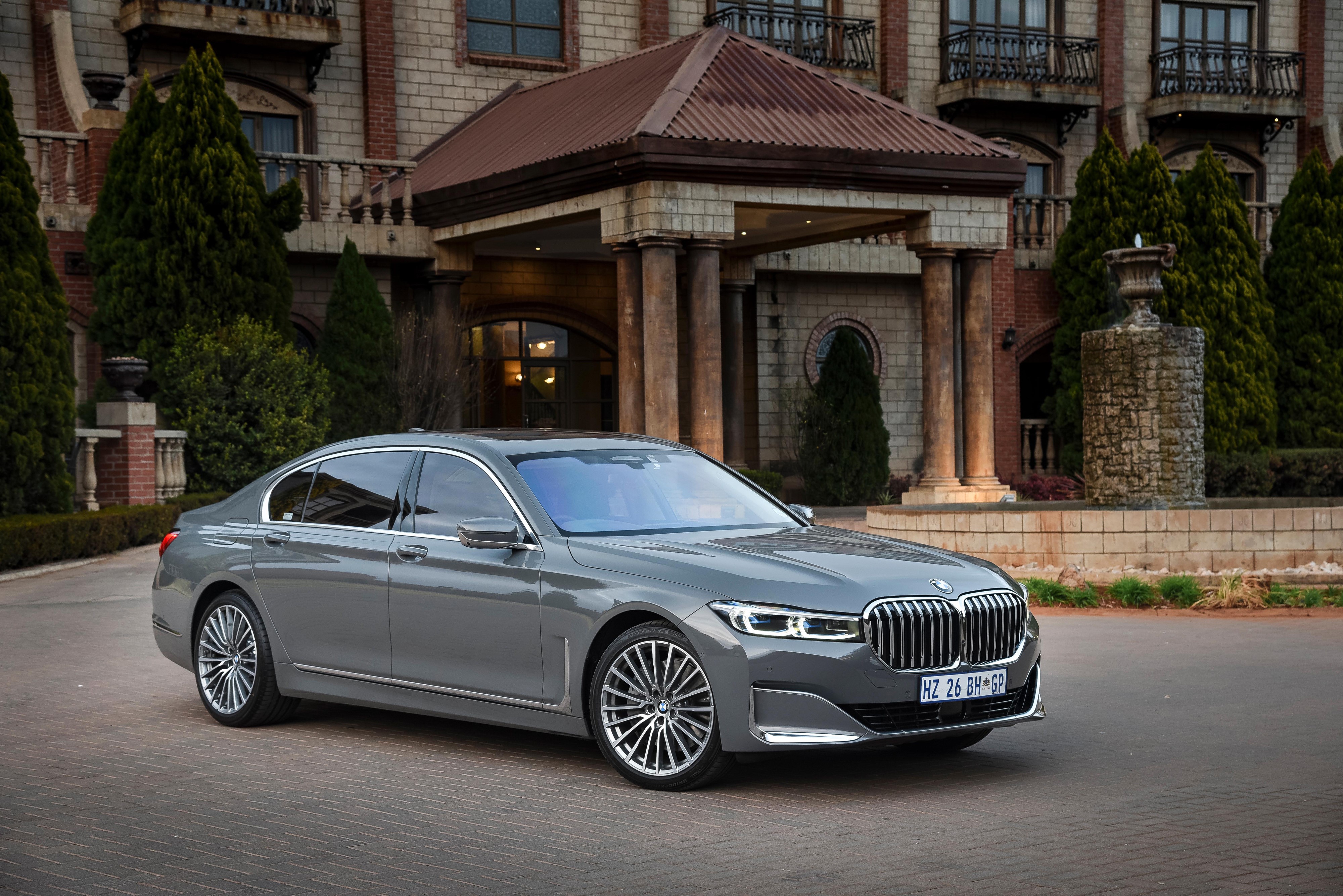 4K 2019 BMW 750Li xDrive HD Wallpaper
