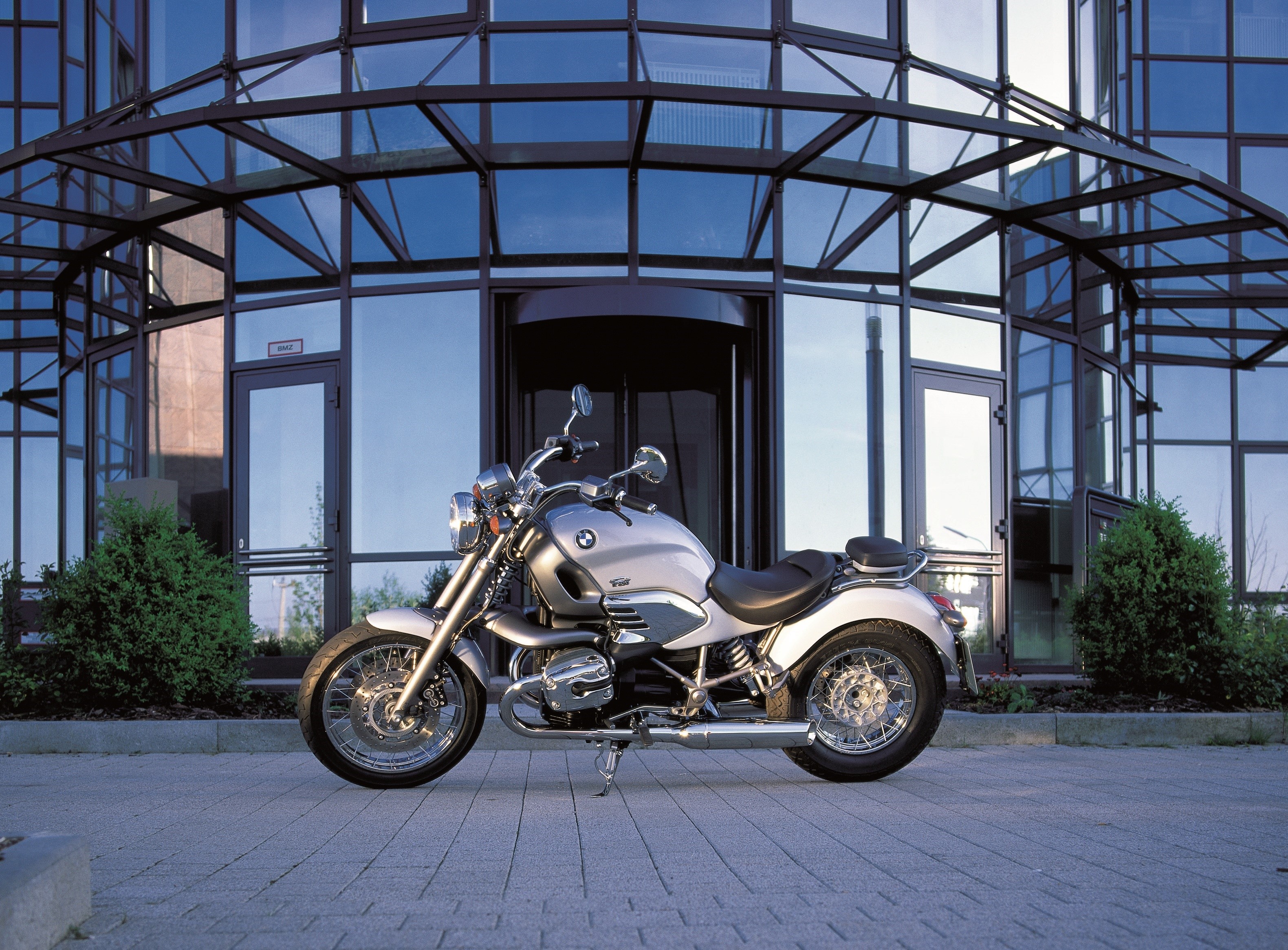 BMW R 850 C motorcycle parked outside a modern building HD Wallpaper