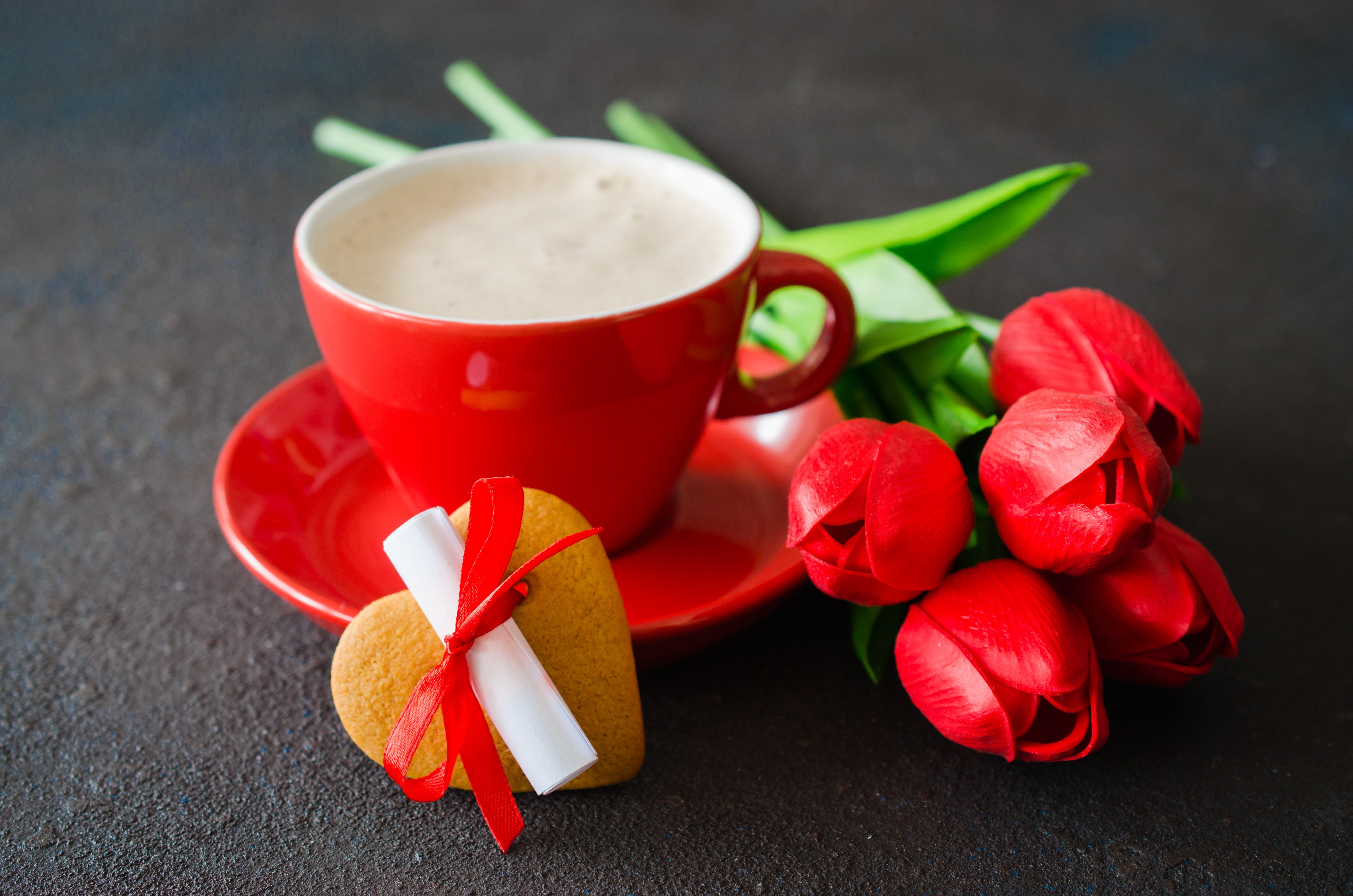 Valentine's Day coffee with tulips and heart cookie HD Wallpaper