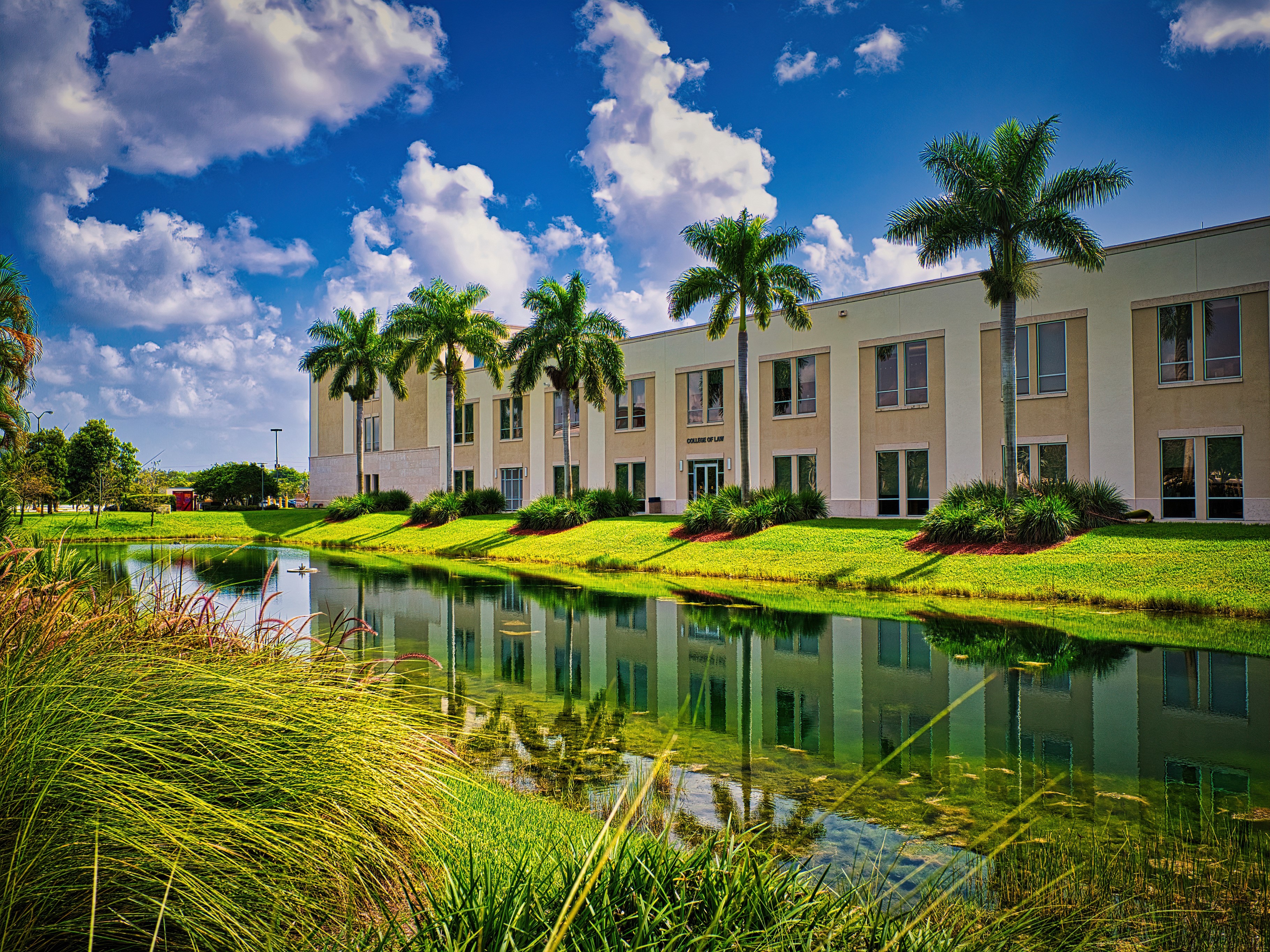 Florida International University College of Law building with pond HD Wallpaper