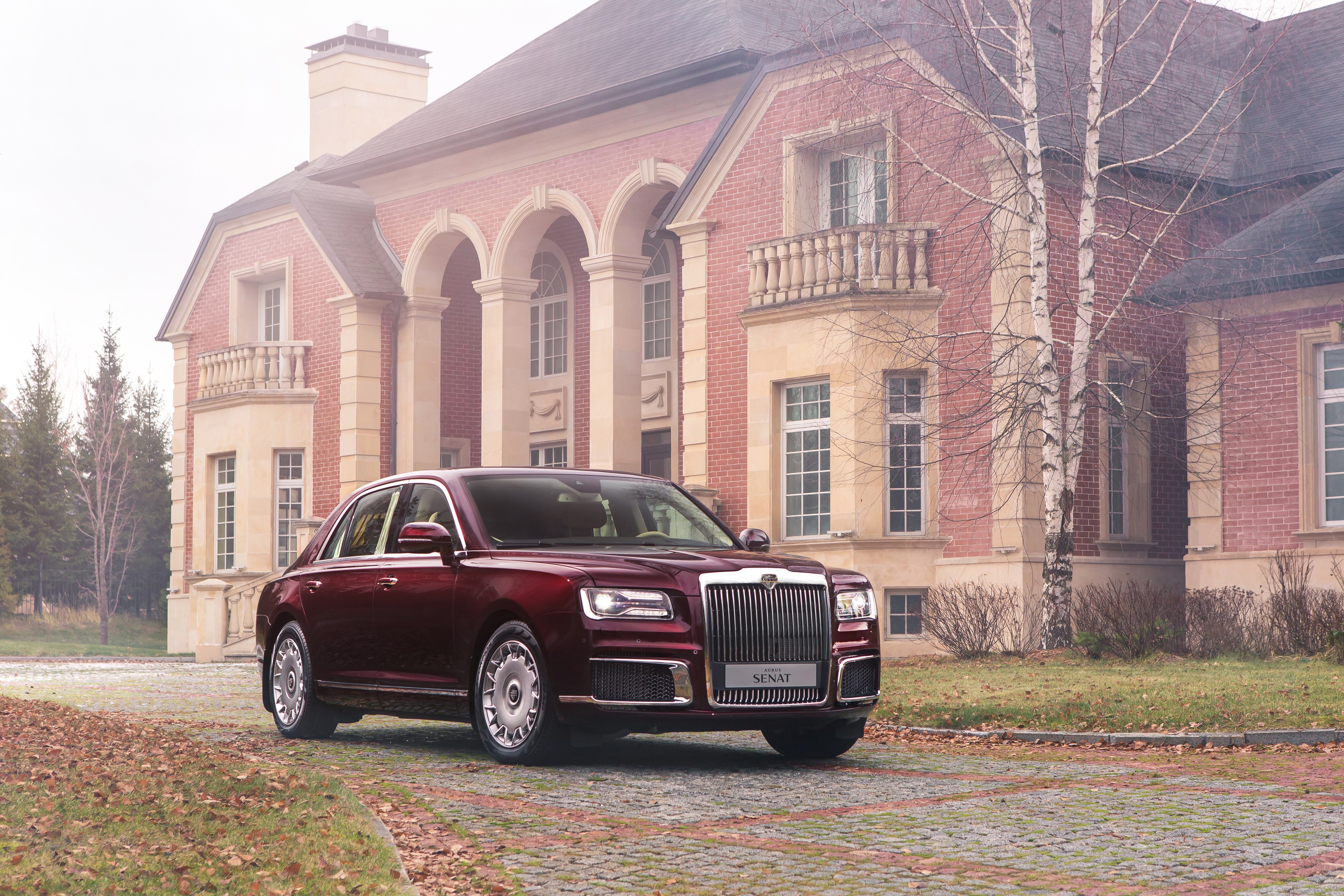 Aurus Senat S600 wine-colored sedan in front of a mansion HD Wallpaper