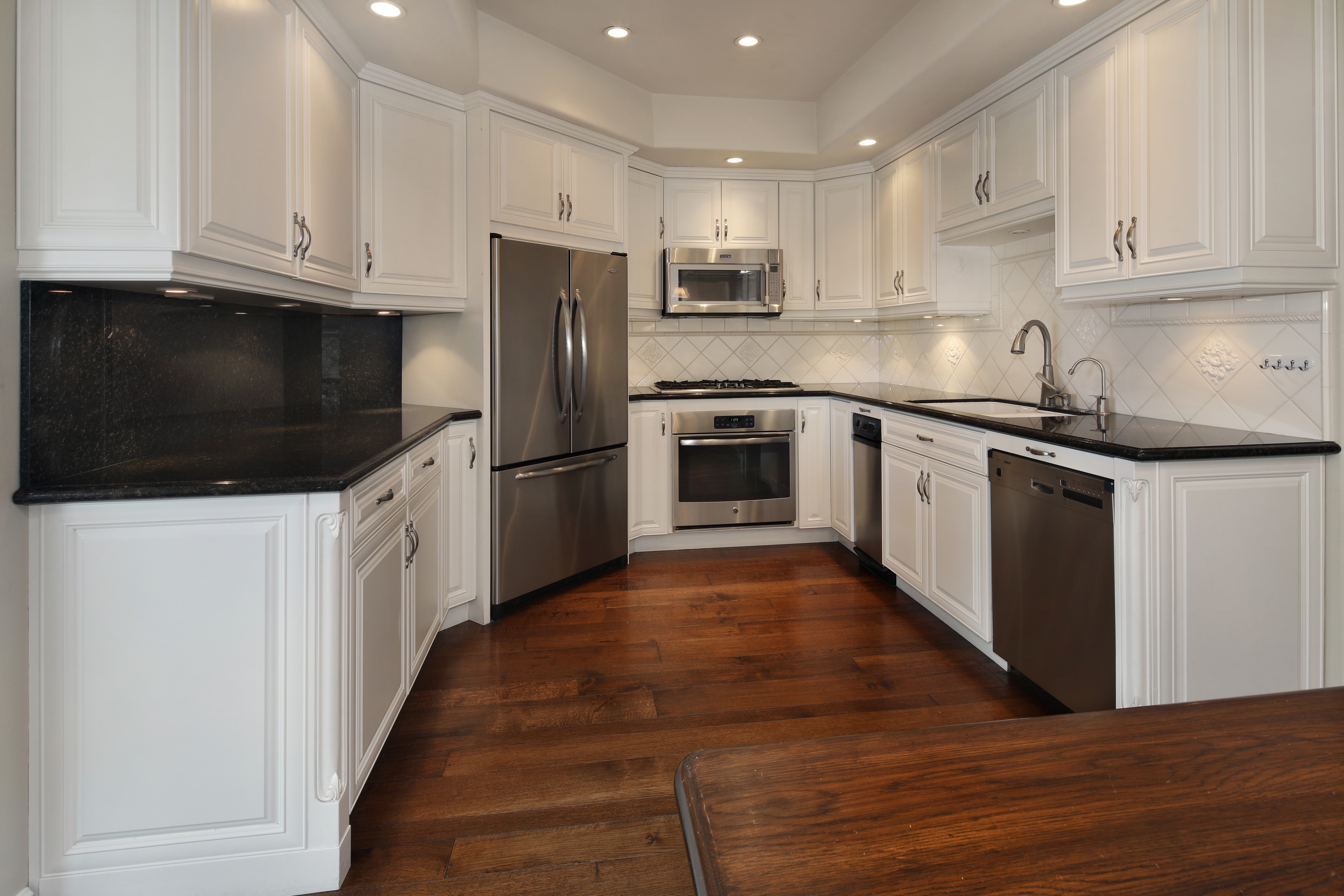 Modern white kitchen with stainless steel appliances HD Wallpaper