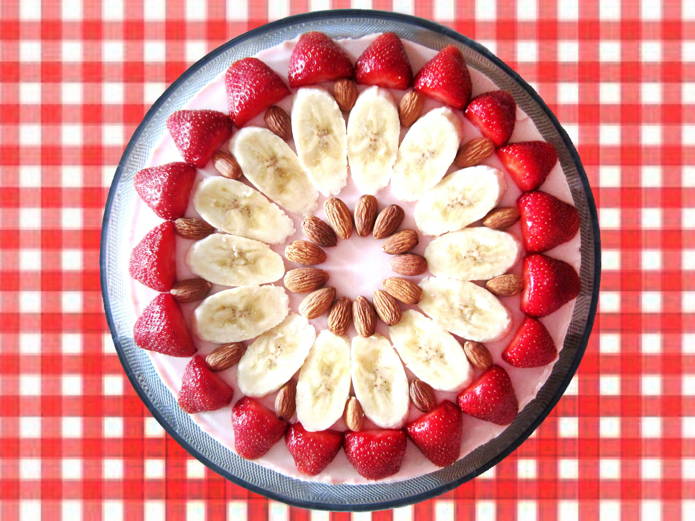 Fruit and nut cake design HD Wallpaper