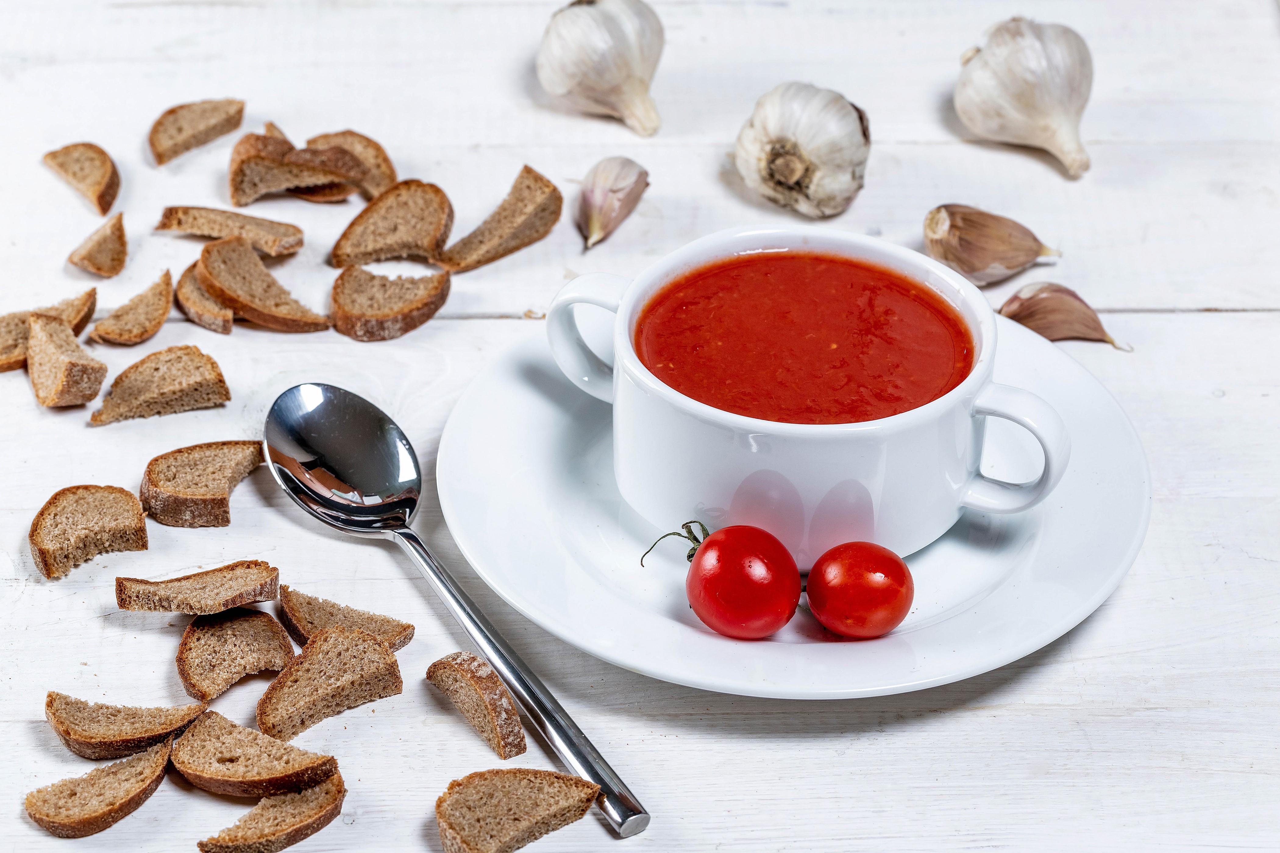 Tomato Soup with Bread and Garlic HD Wallpaper