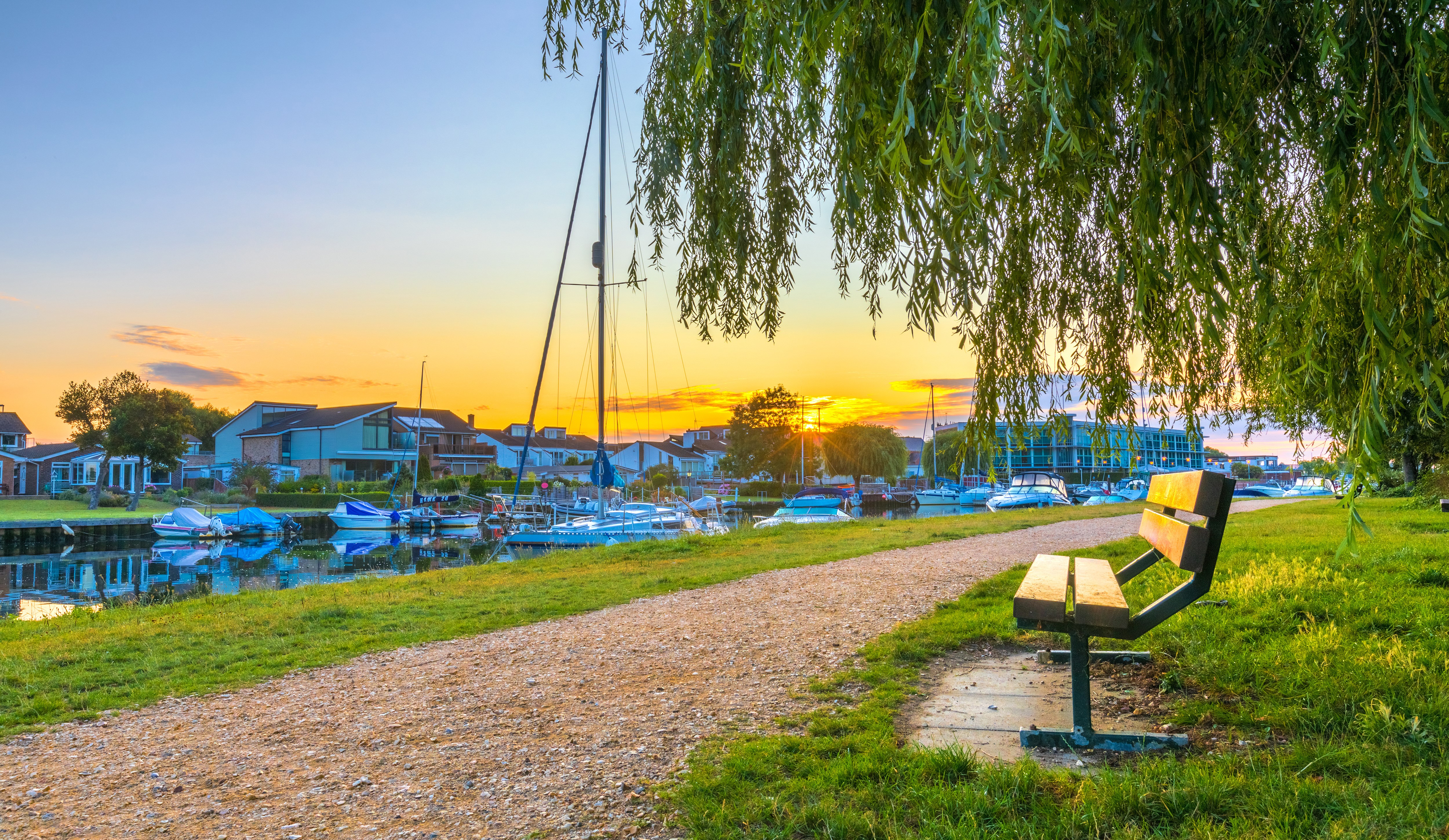 Sunset over river with boats and houses in Wick, England HD Wallpaper