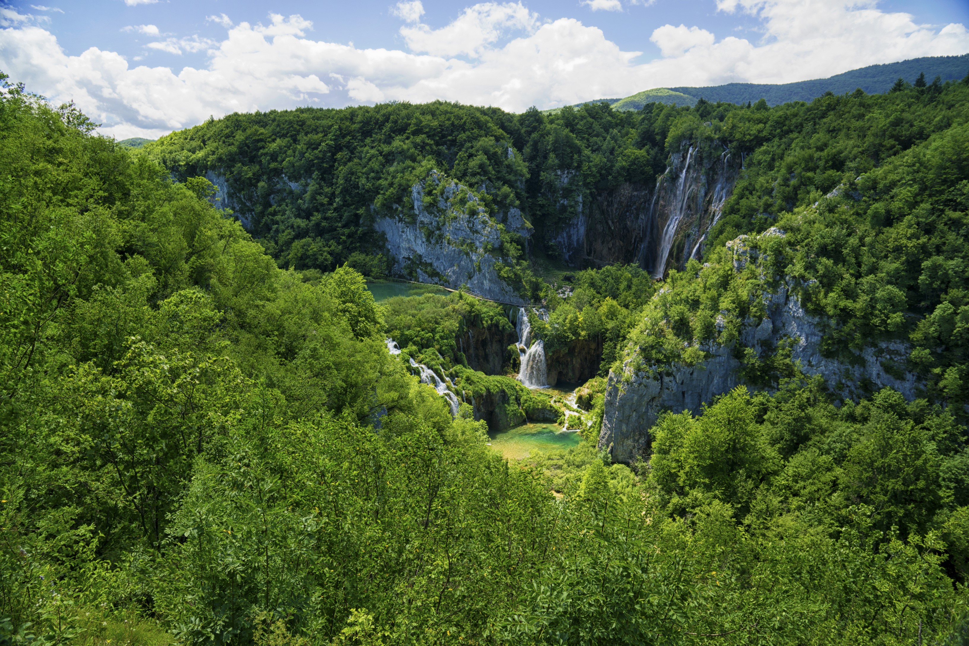 Waterfalls and forests in Plitvice Lakes National Park, Croatia HD Wallpaper