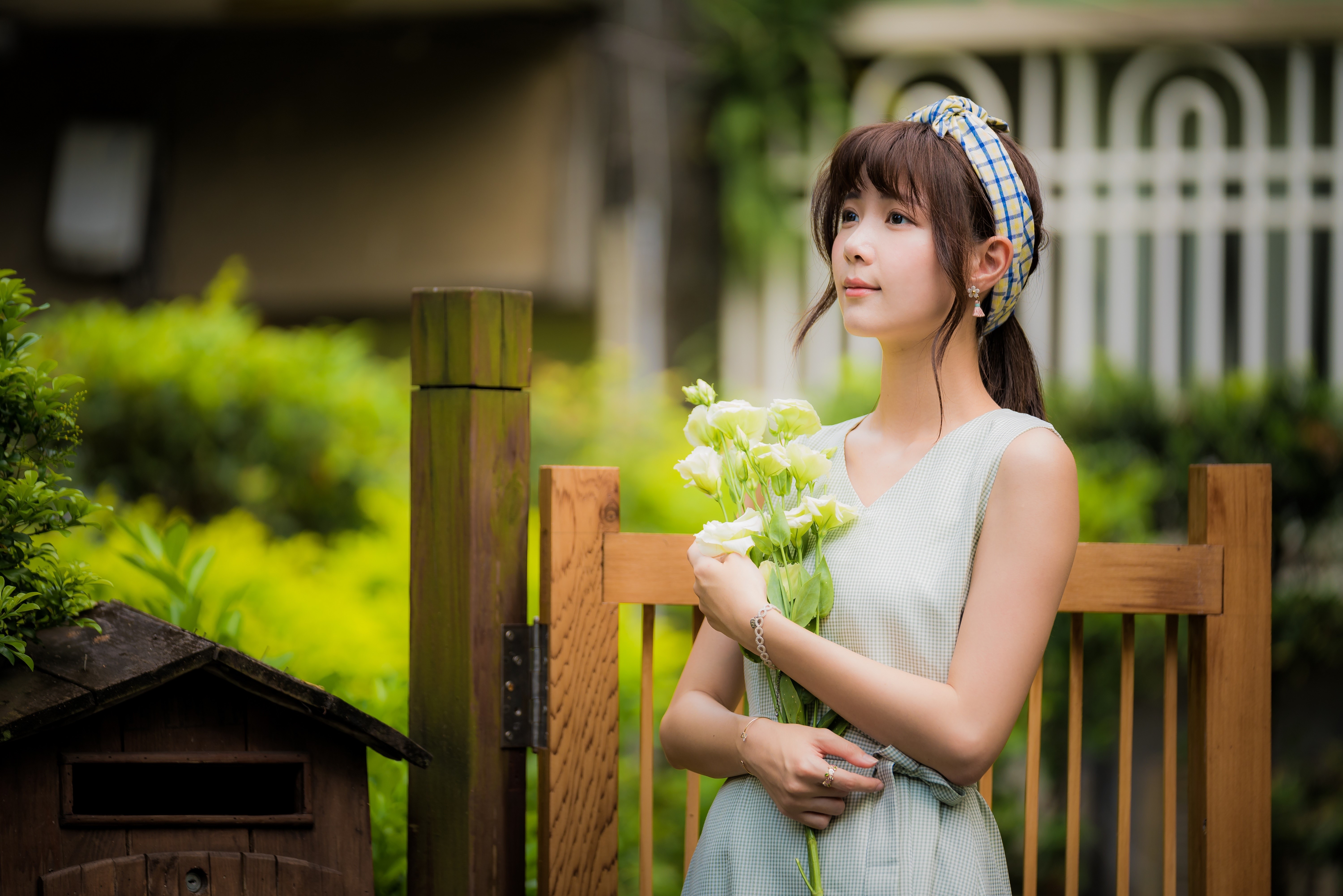 Woman with flowers and headband HD Wallpaper