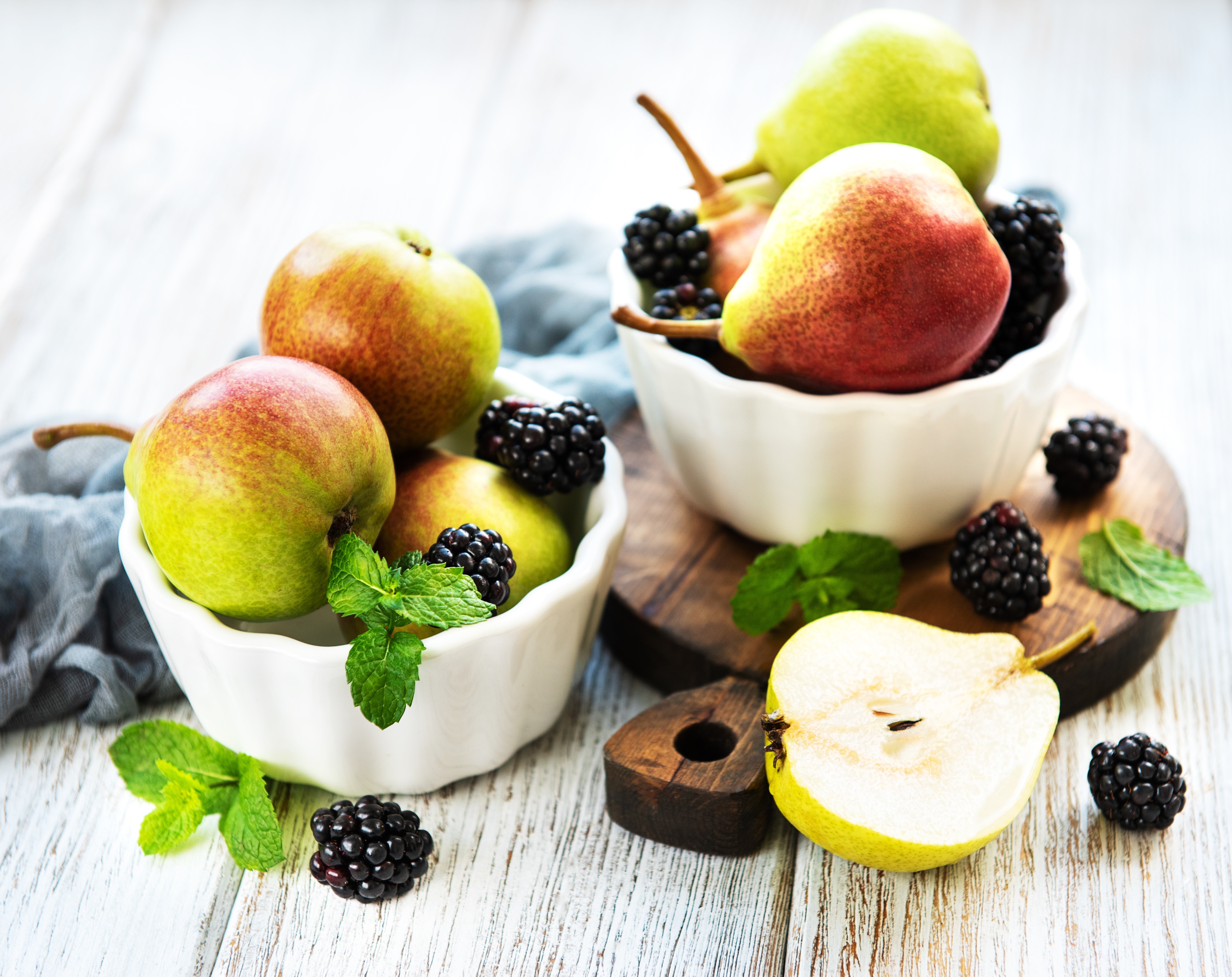Pears and Blackberries in Bowls HD Wallpaper