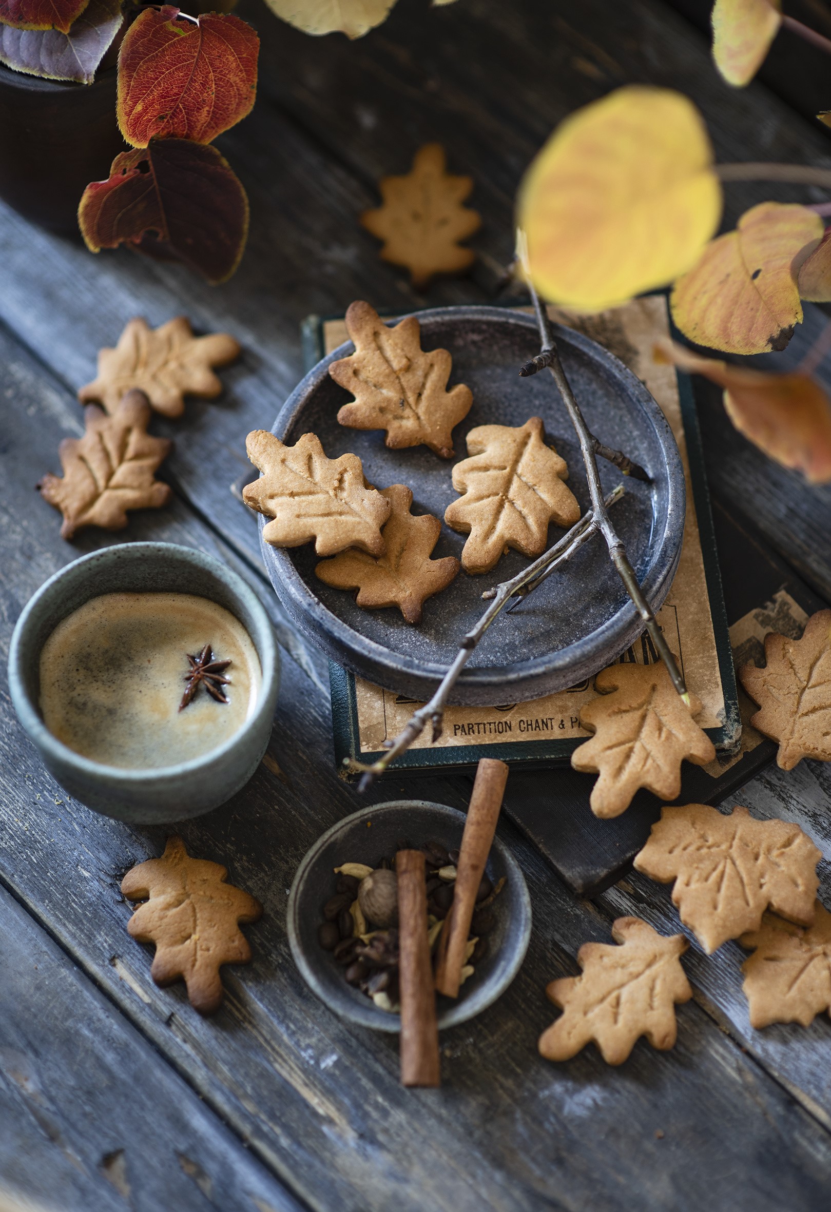 Autumn cookies and coffee with star anise HD Phone Wallpaper