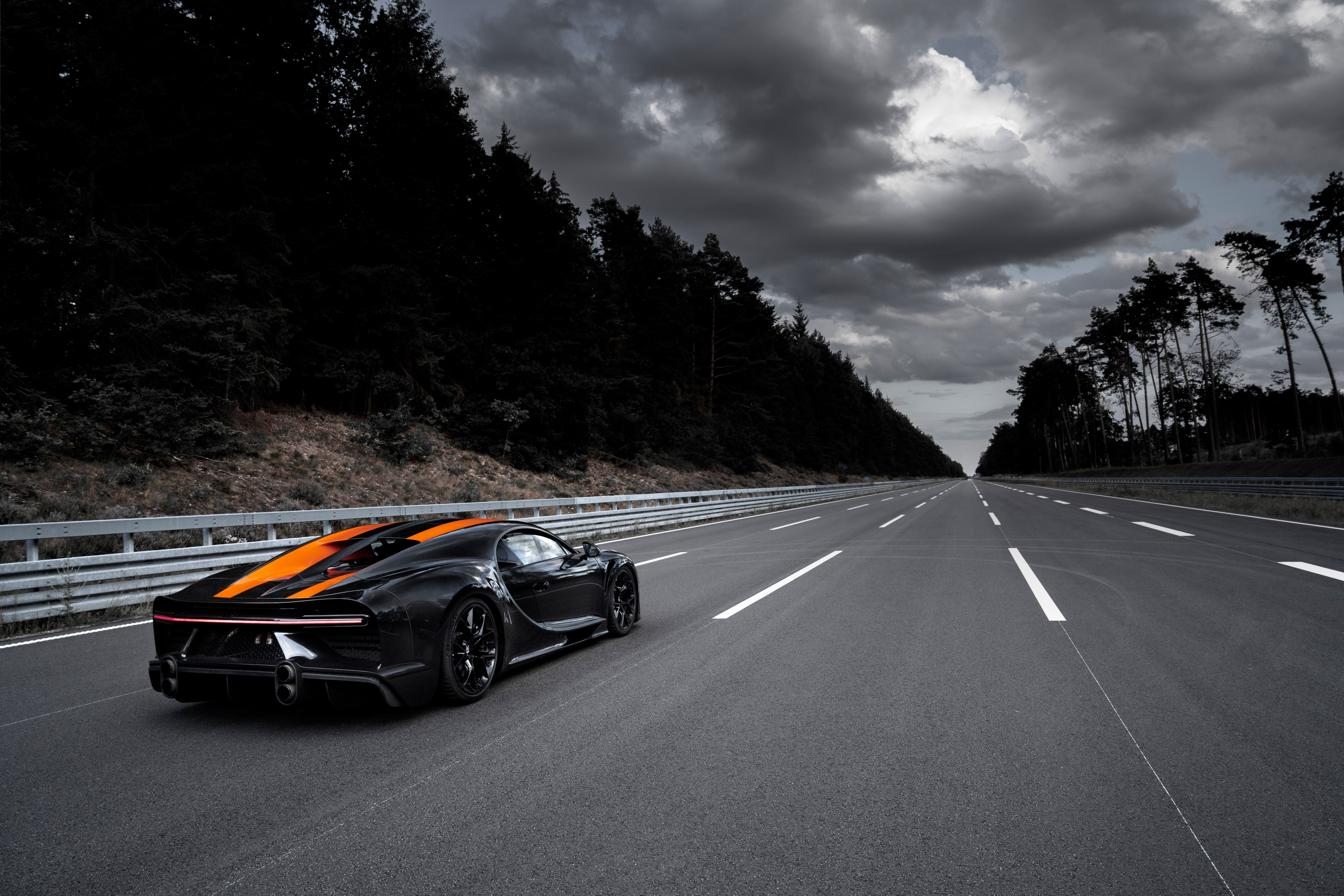 Bugatti Chiron Super Sport 300 on a highway HD Wallpaper