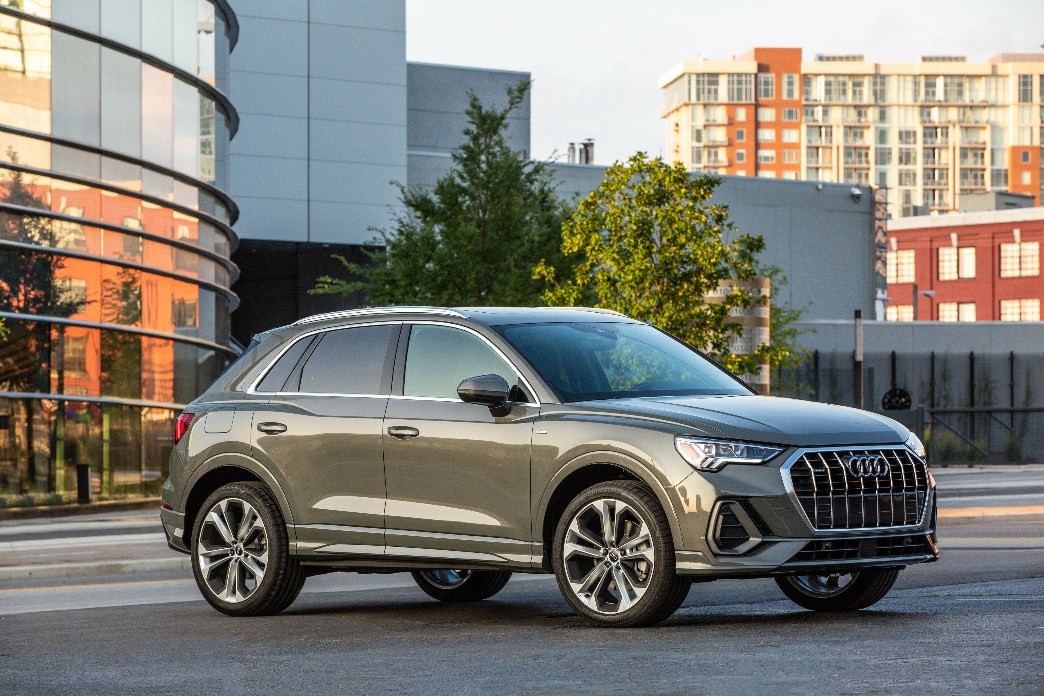 2019 Audi Q3 2.0 TFSI quattro S line HD Wallpaper