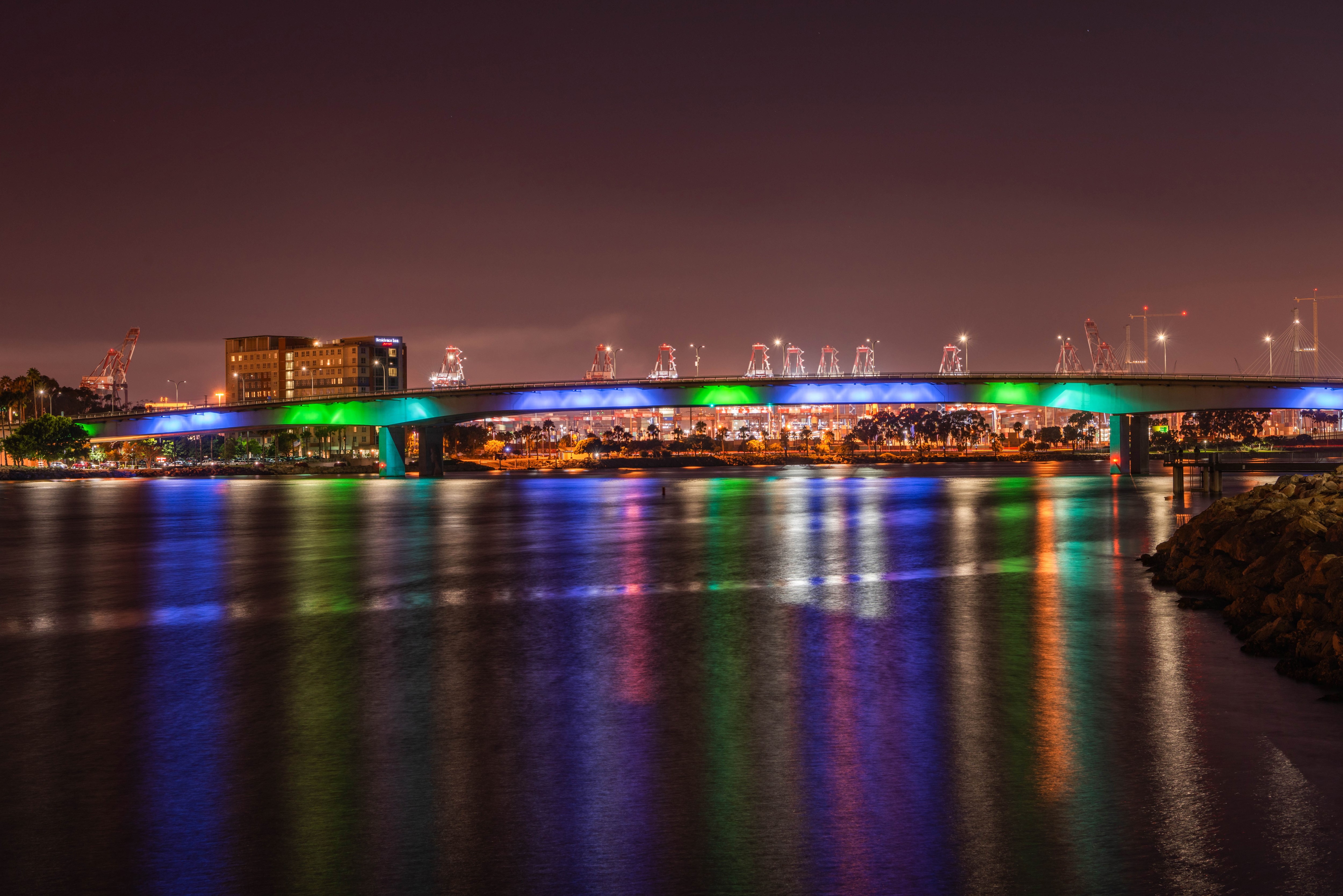 Queensway Bridge in Long Beach, California at Night HD Wallpaper