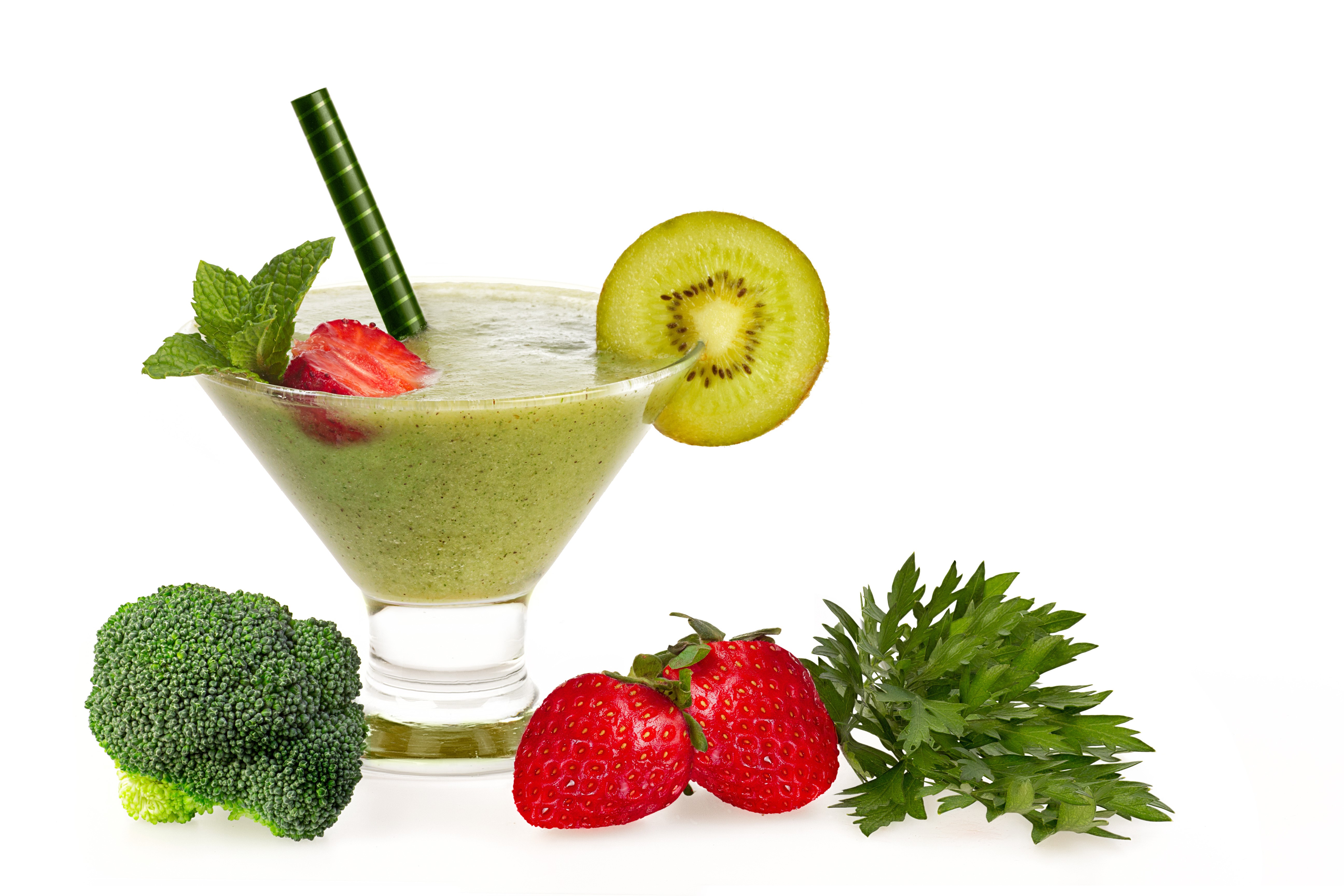 Green smoothie with strawberry, kiwi, broccoli, and mint HD Wallpaper