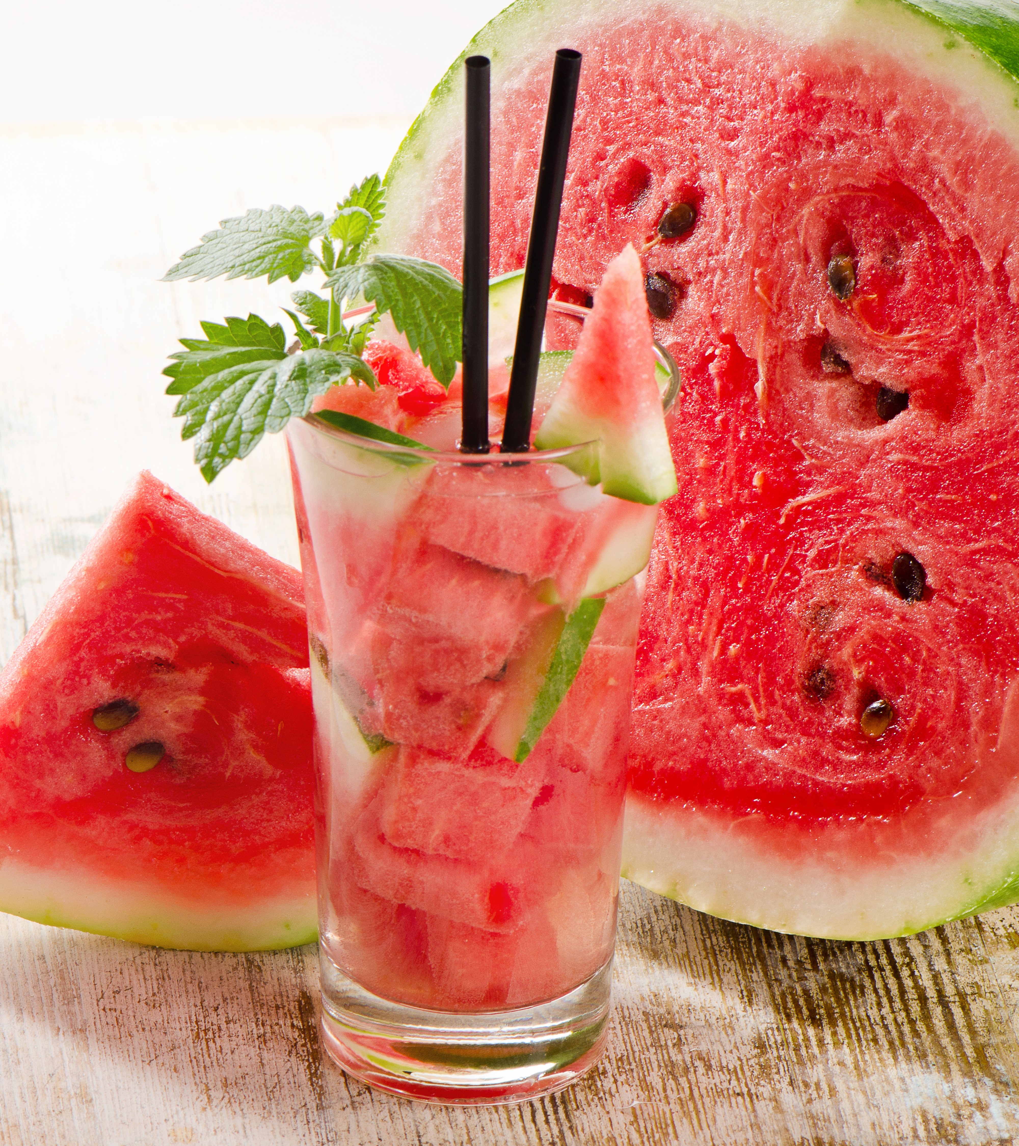 Watermelon drink with mint and watermelon slices HD Wallpaper