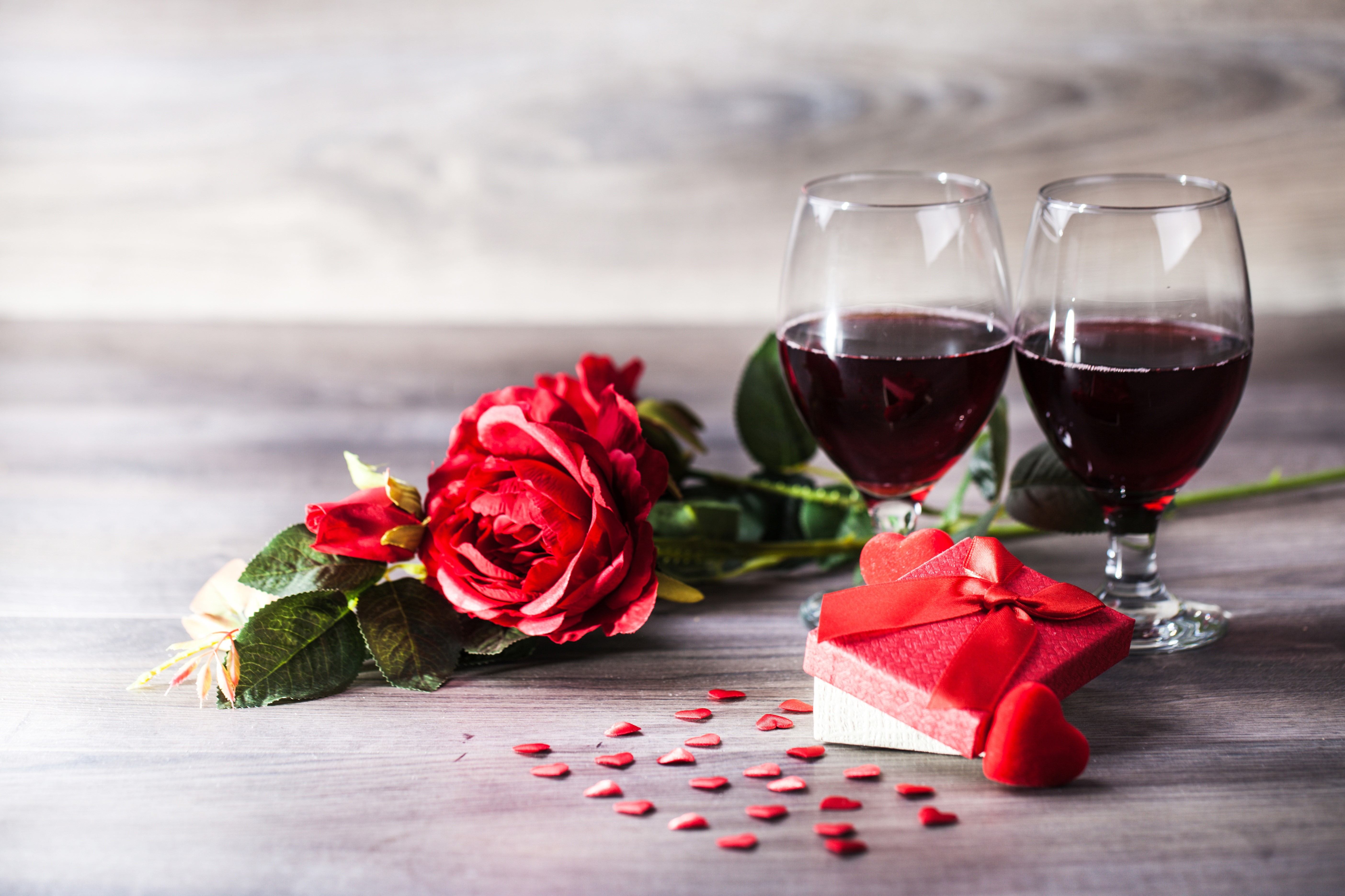 Red Roses, Wine Glasses, and Gift for Valentine's Day HD Wallpaper
