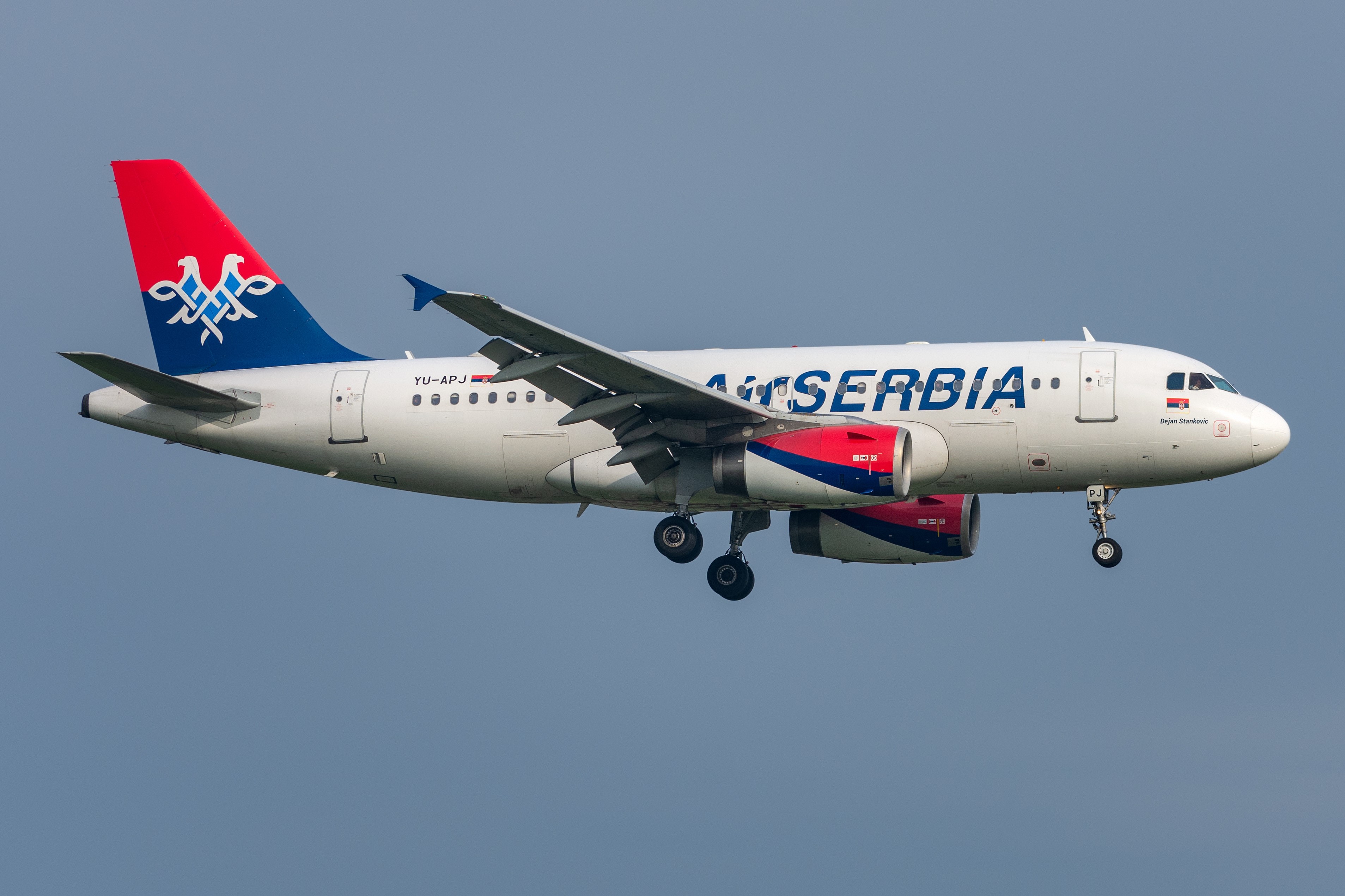 Air Serbia Airbus A319-100 landing HD Wallpaper