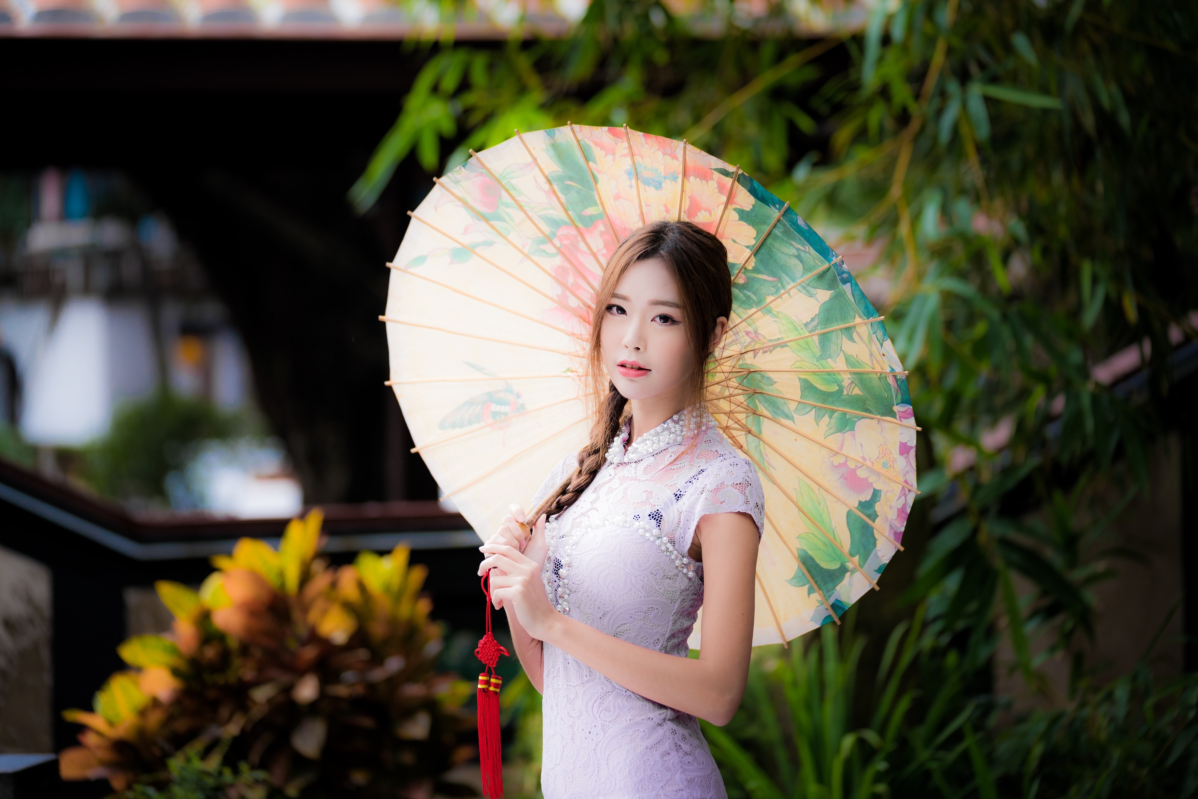 Asian woman in traditional dress holding an umbrella HD Wallpaper
