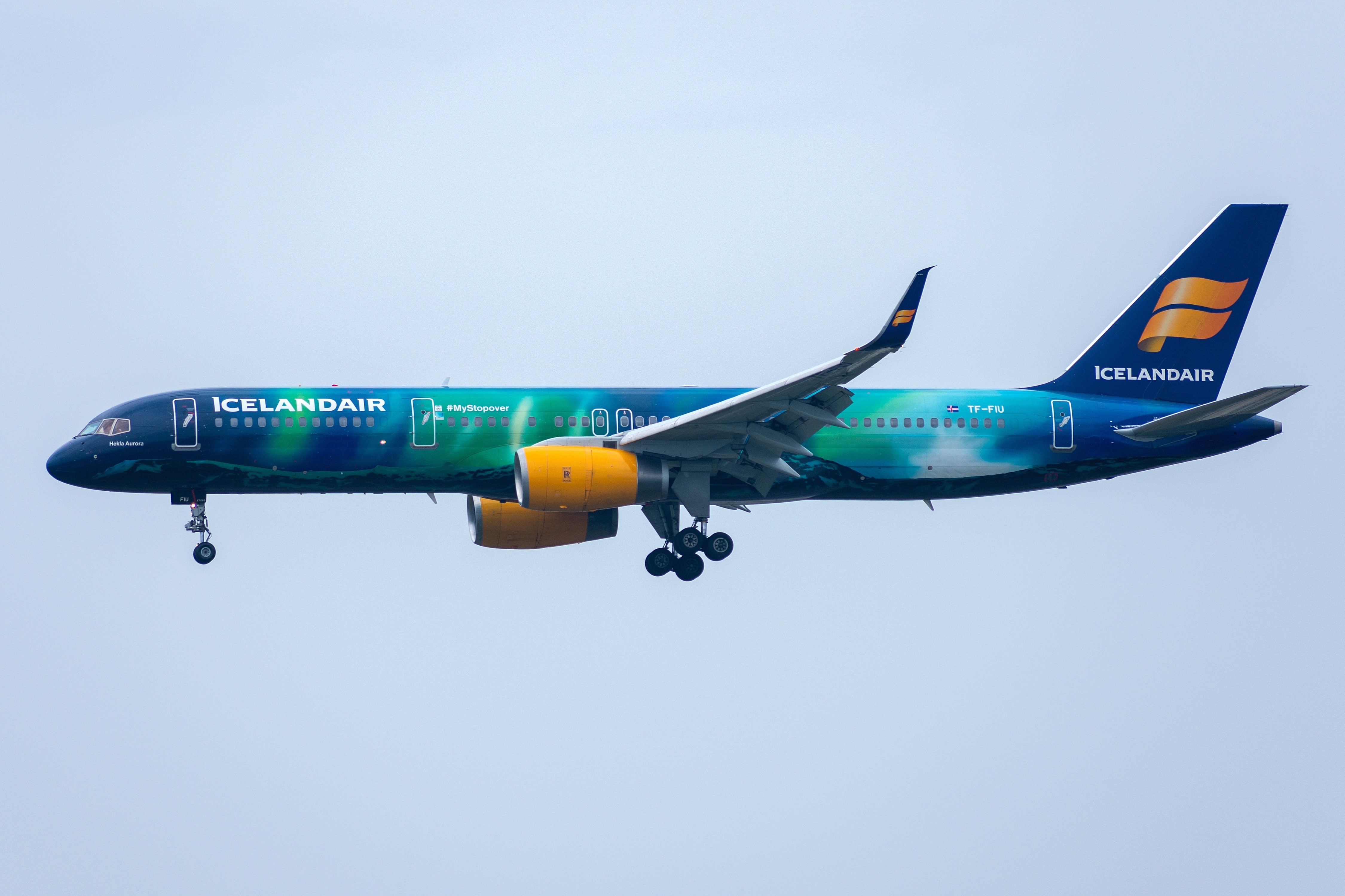 Icelandair Boeing 757-200W with Northern Lights livery HD Wallpaper