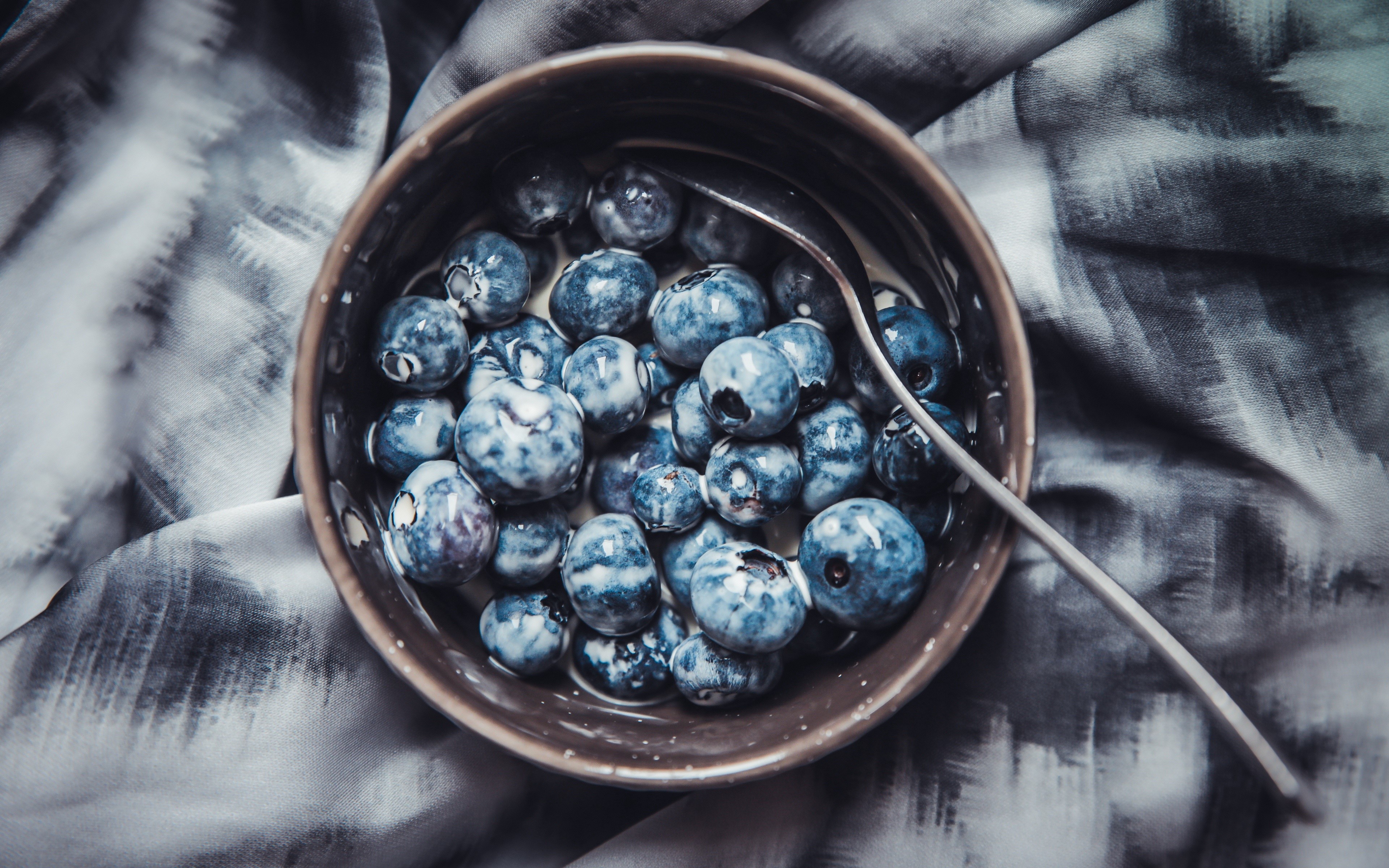Blueberries in a bowl with milk and spoon HD Wallpaper