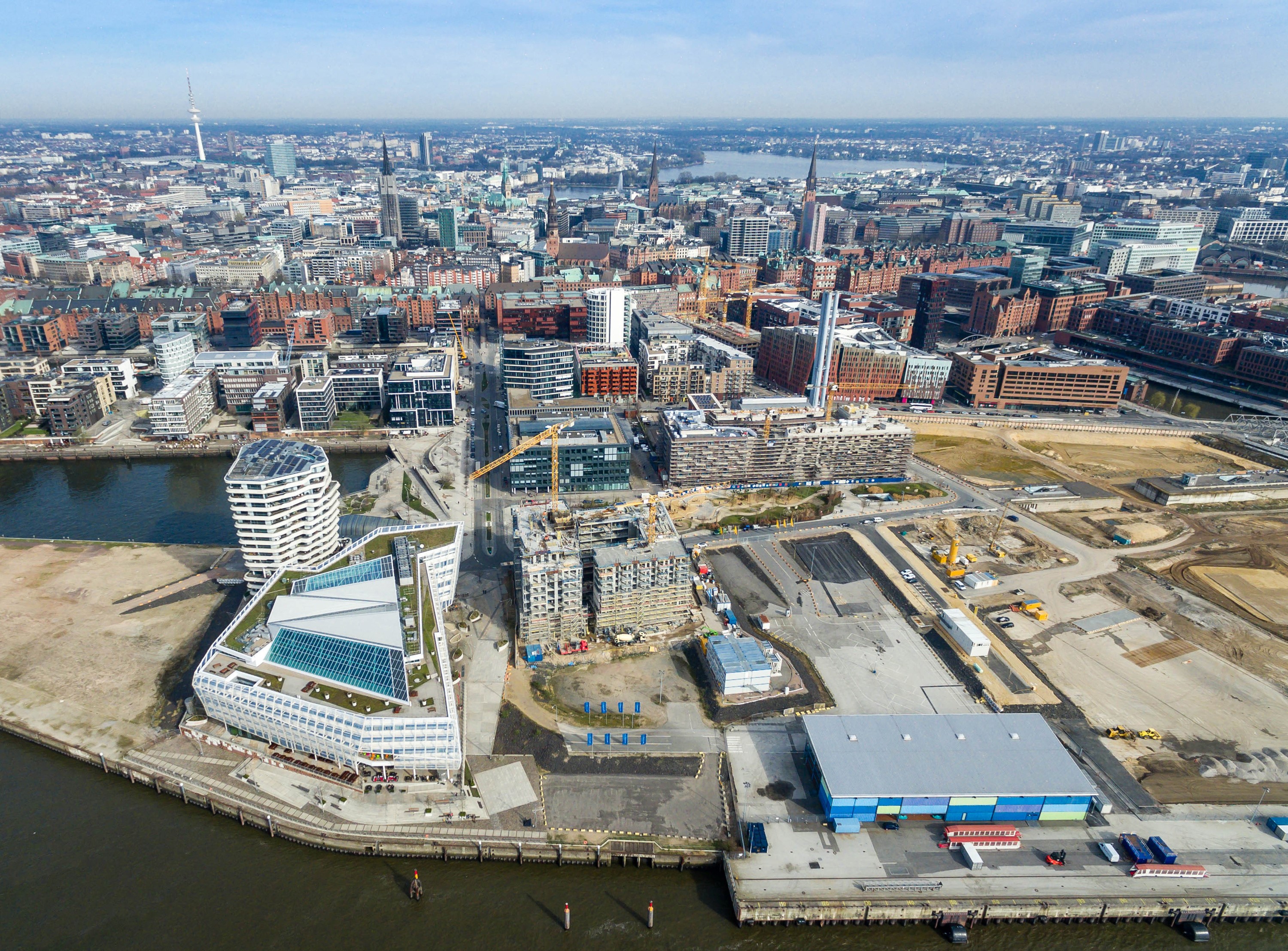 Aerial view of Hamburg harbor and cityscape HD Wallpaper