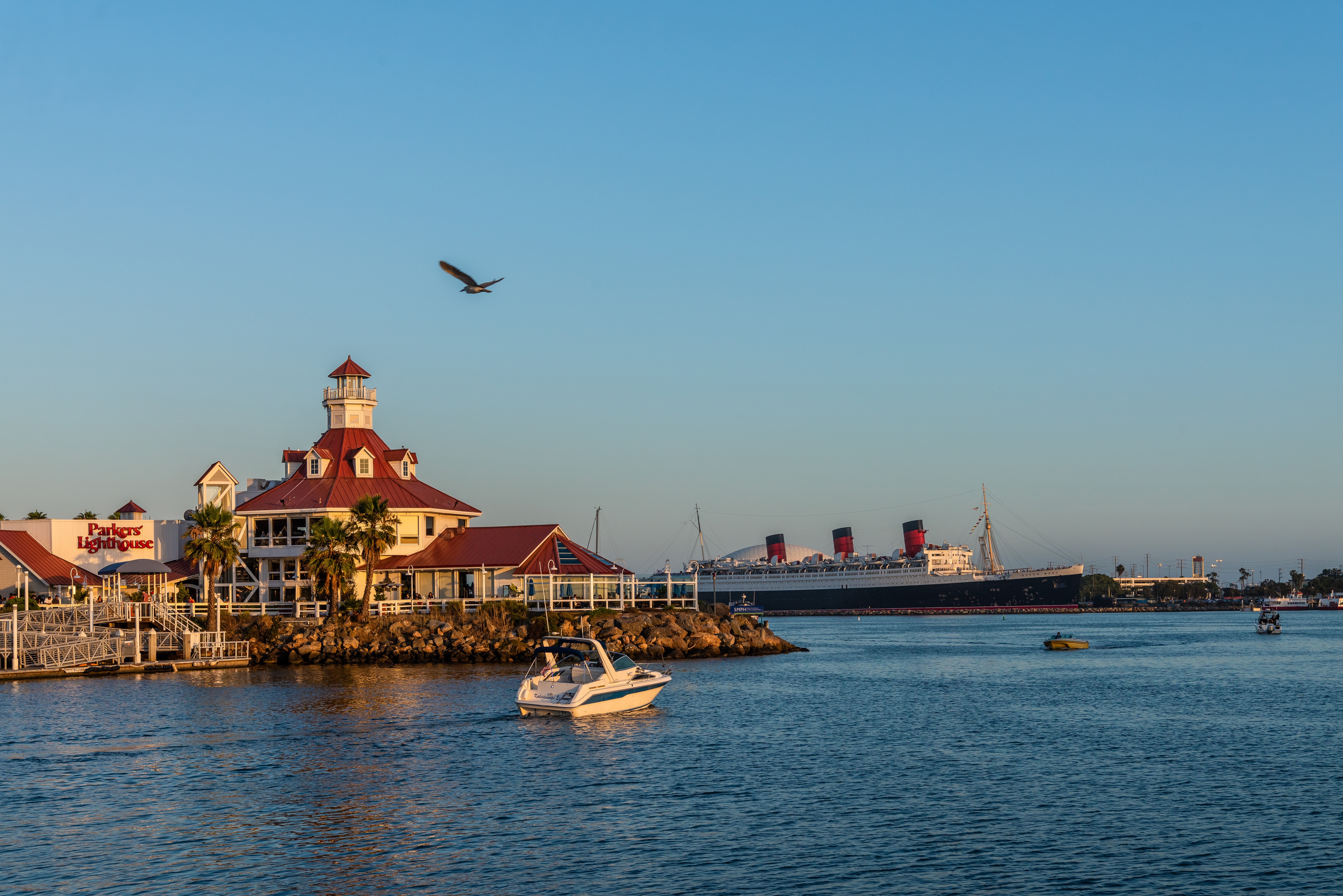 Parker's Lighthouse and Queen Mary, Long Beach, California HD Wallpaper