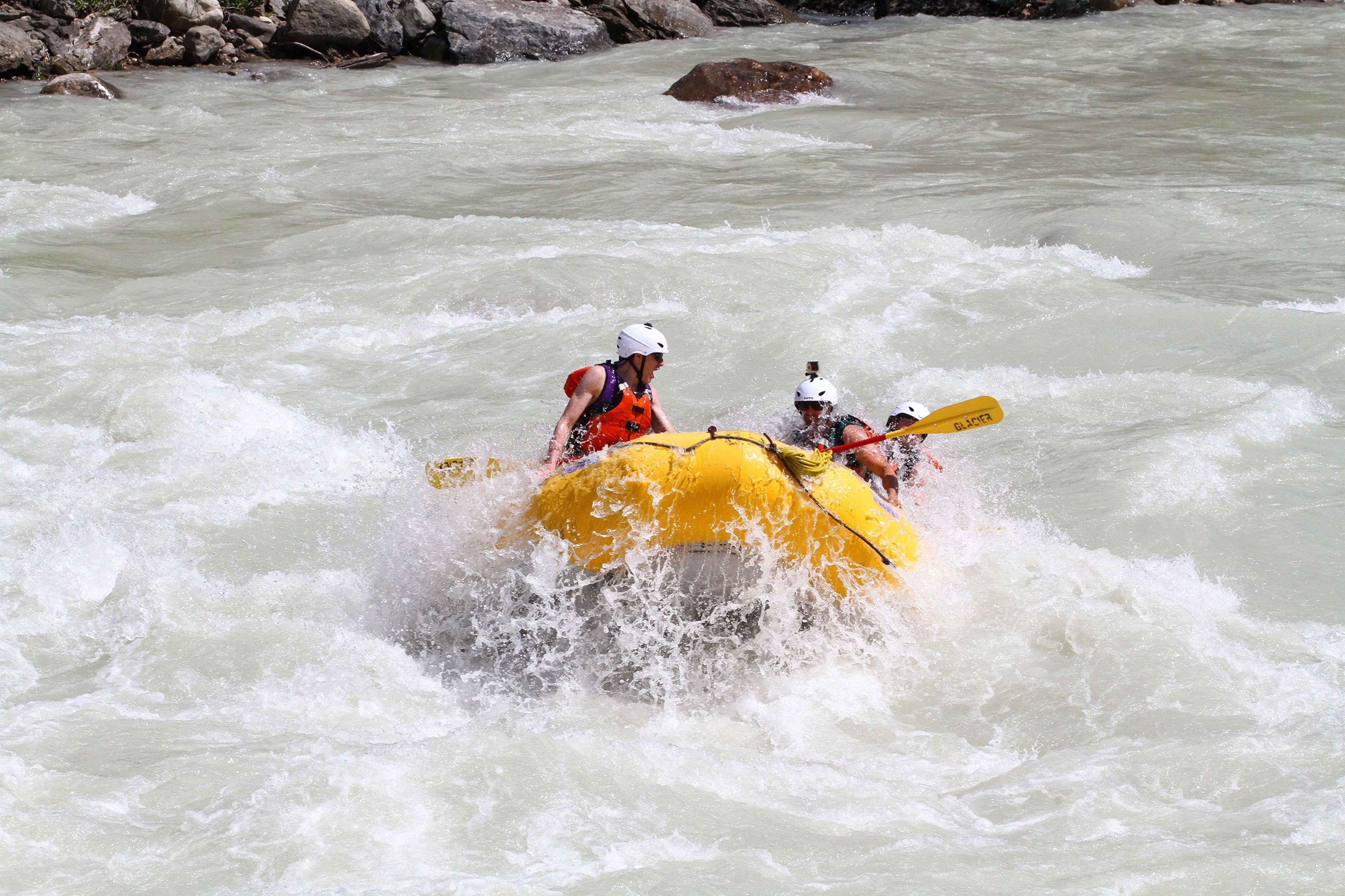 Rafting on Fraser River, British Columbia, Canada HD Wallpaper