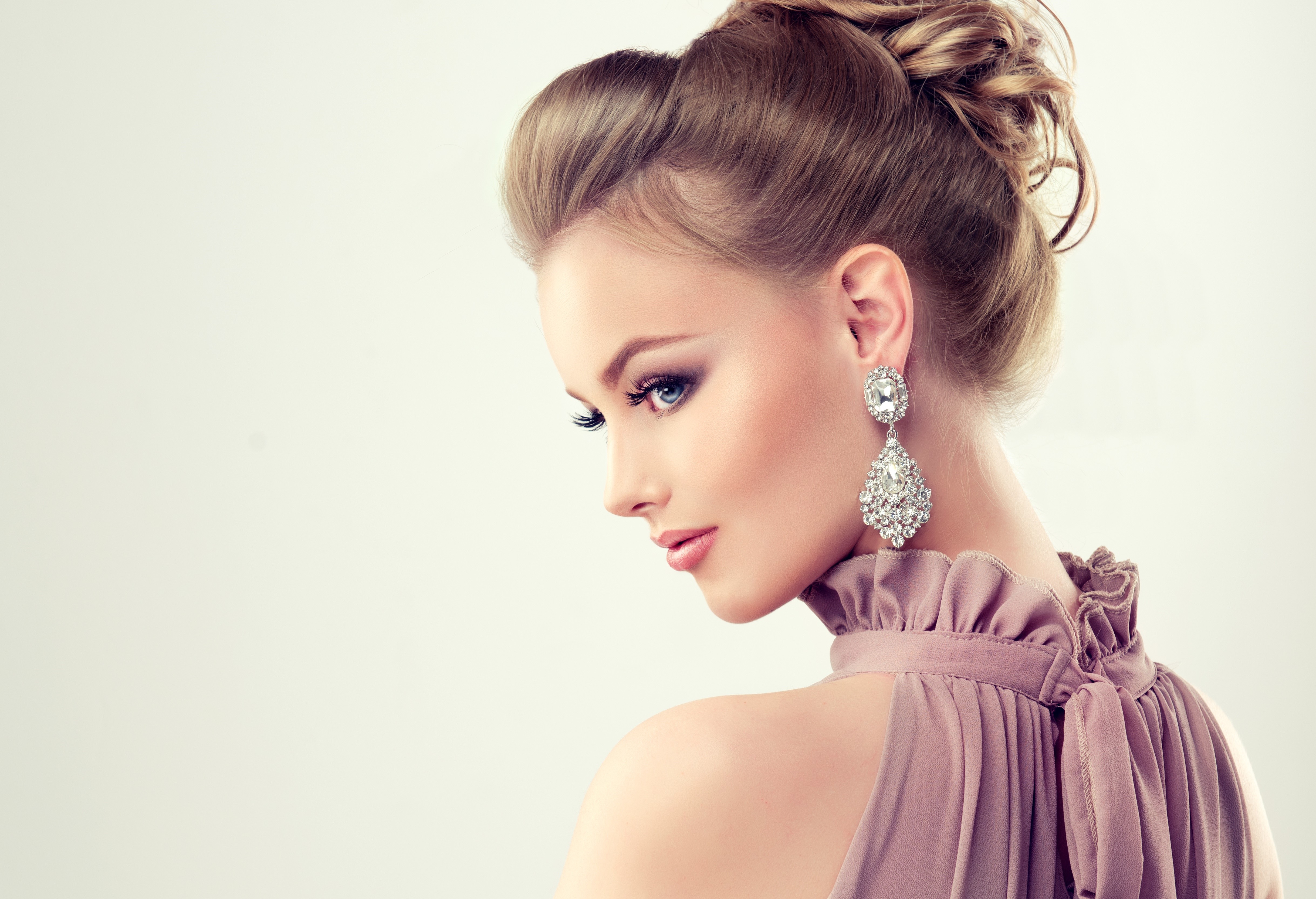 Beautiful woman with elegant hairstyle and diamond earrings HD Wallpaper