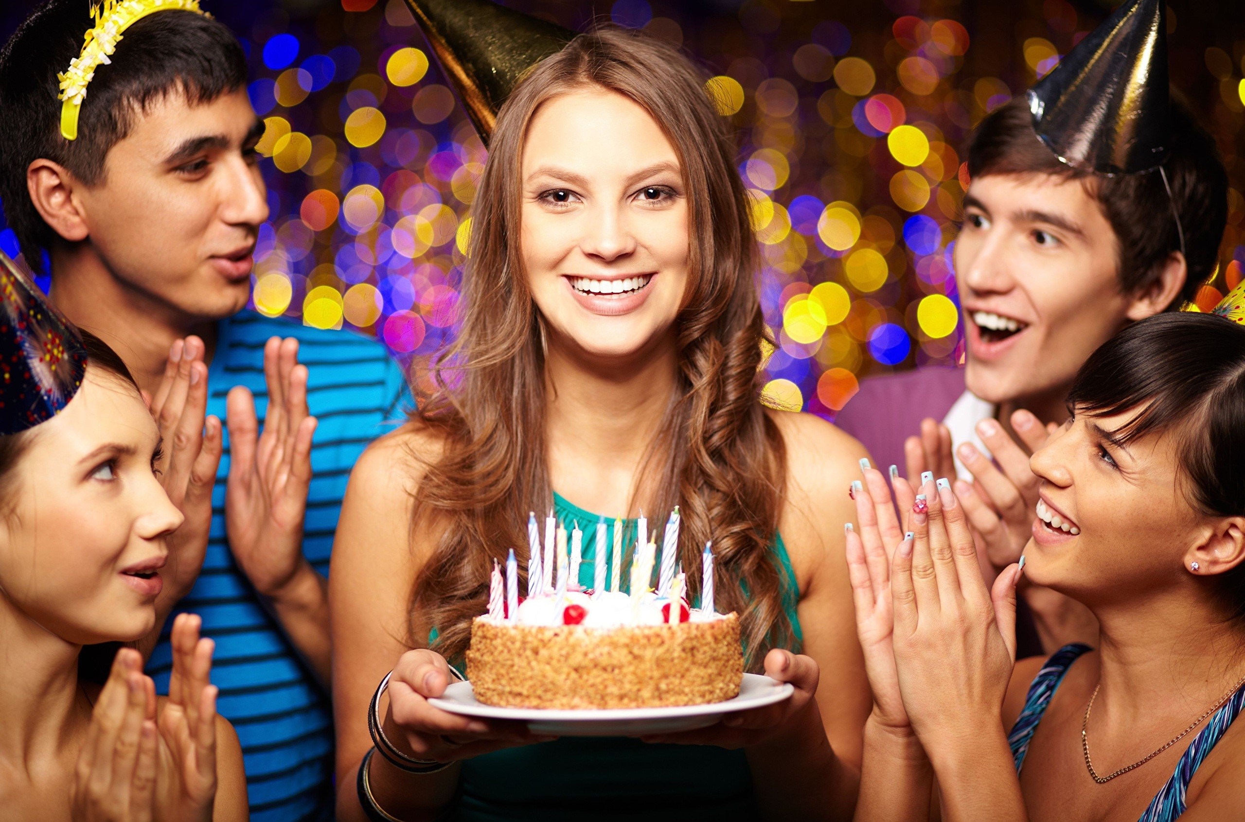 Birthday celebration with cake and friends HD Wallpaper
