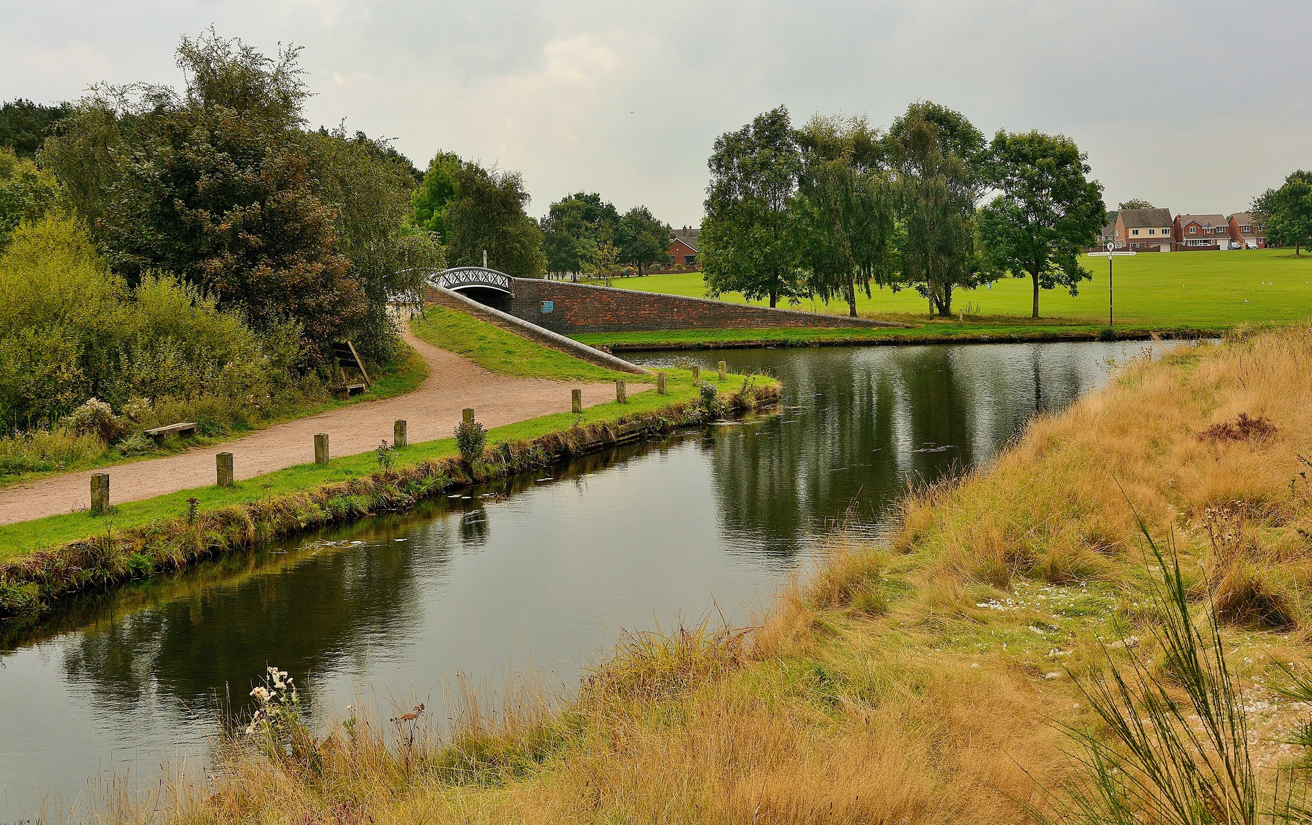 Canal bridge and path in Pelsall, England HD Wallpaper