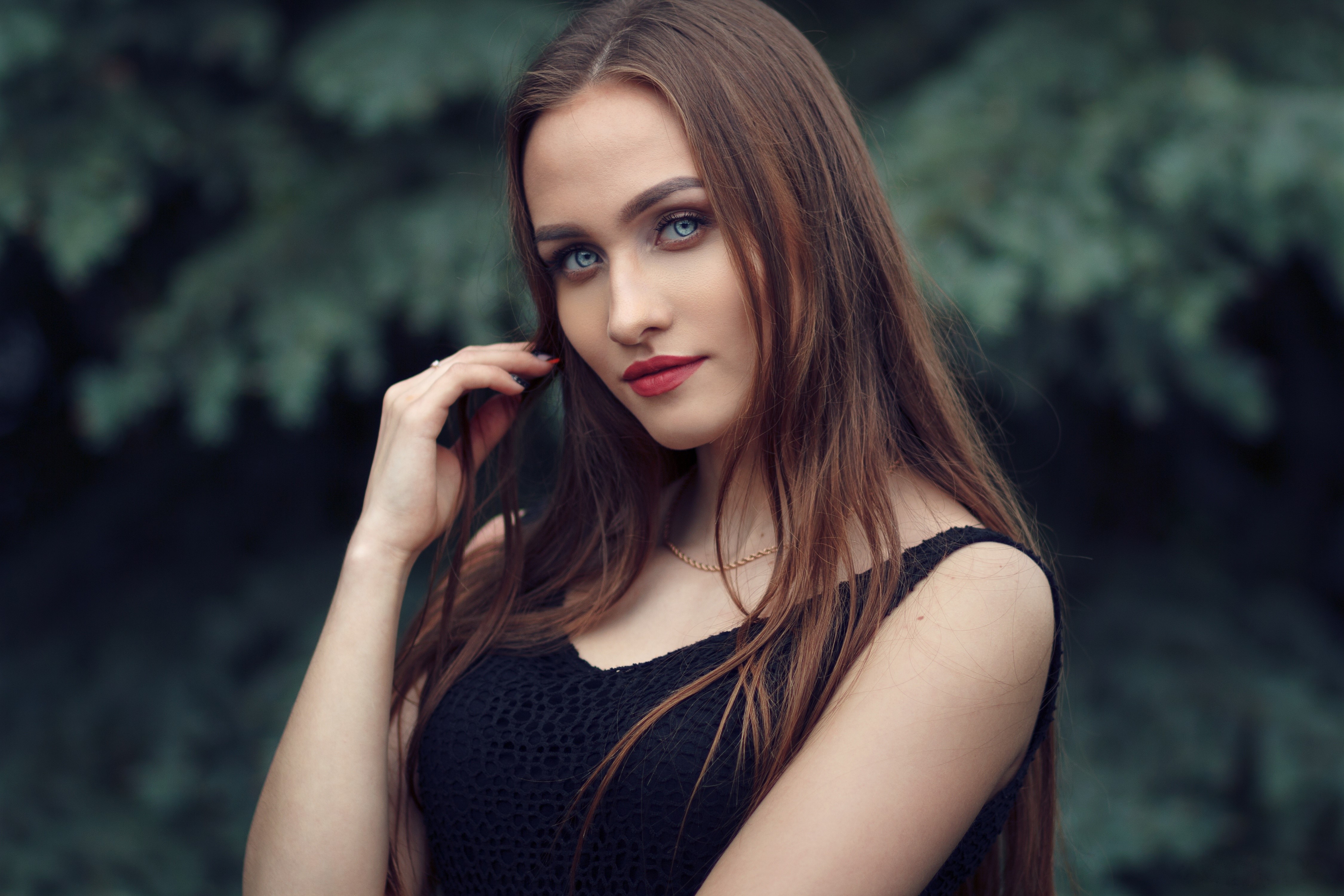 Brown haired woman with blue eyes in black dress HD Wallpaper