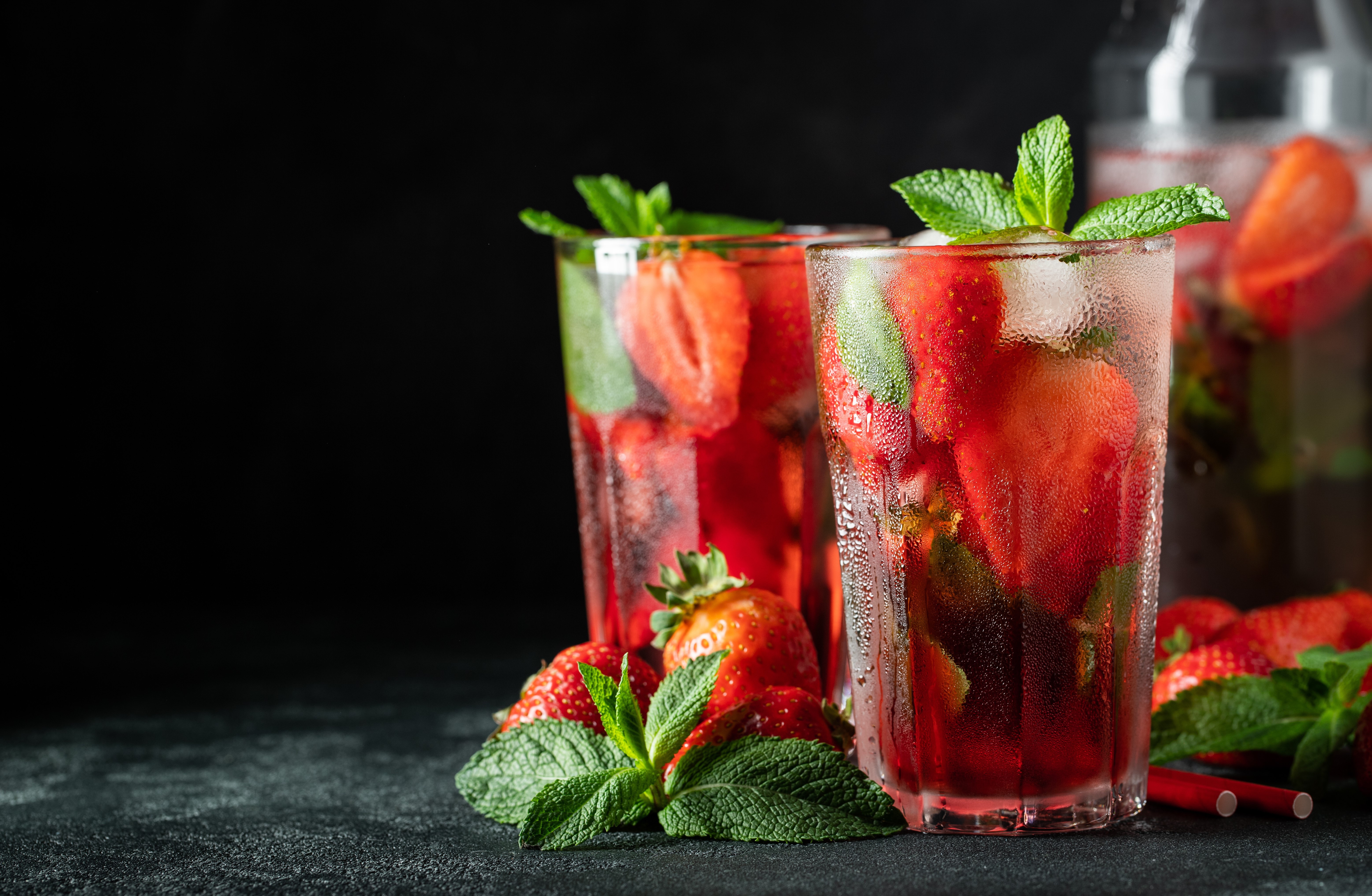 Strawberry Lemonade with Mint in Highball Glasses HD Wallpaper
