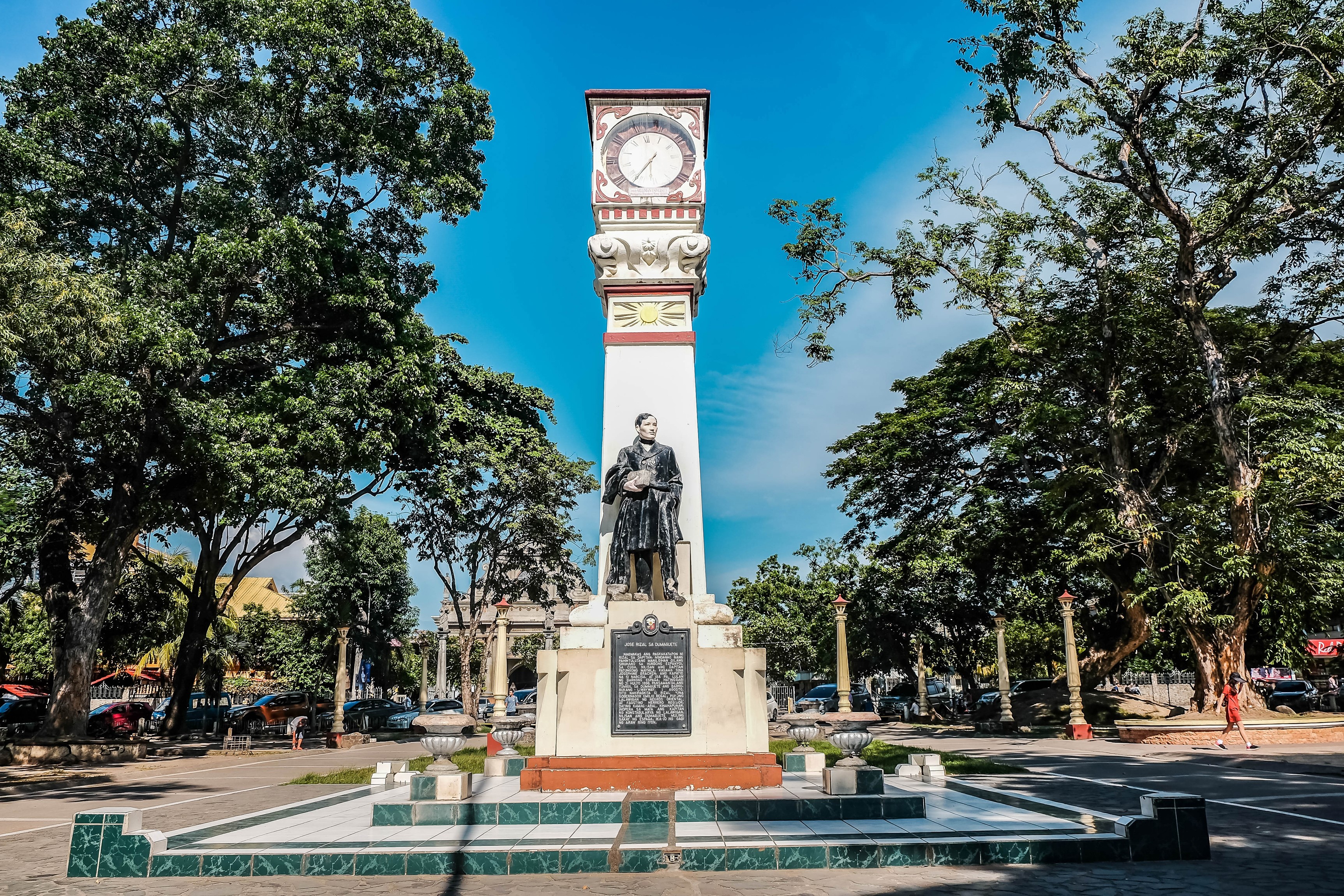 Jose Rizal Monument and Clock Tower in Dumaguete, Philippines HD Wallpaper