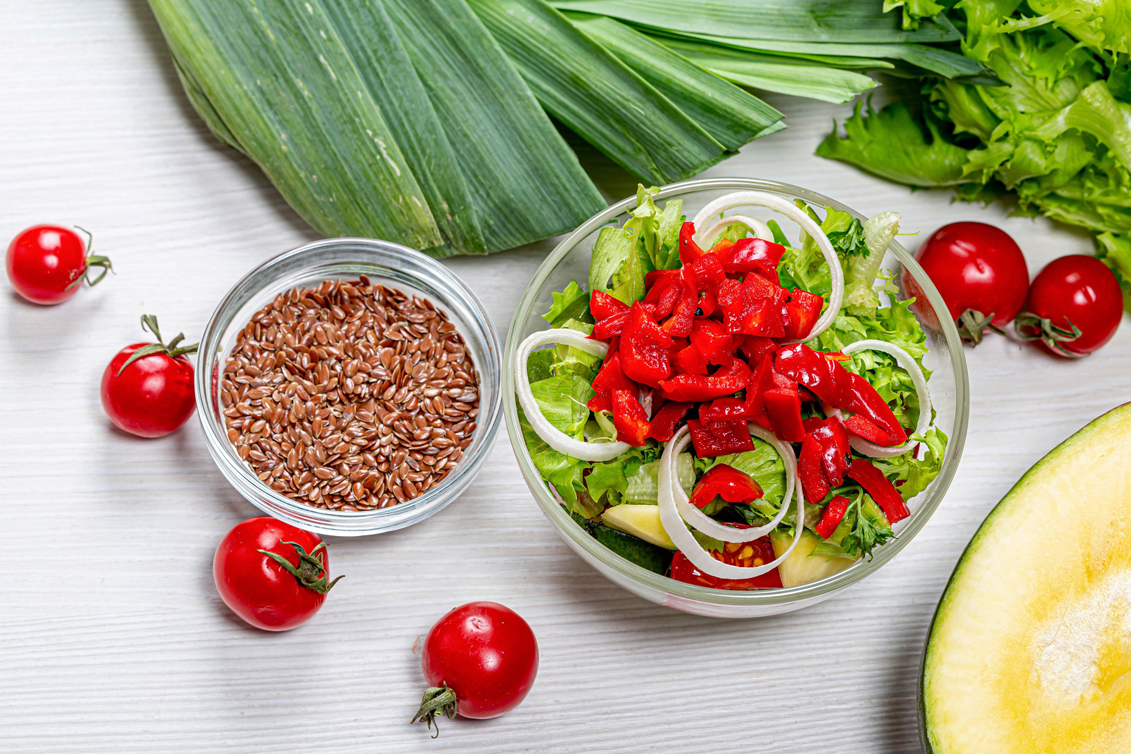 Salad with Flax Seeds, Tomatoes, and Leeks HD Wallpaper