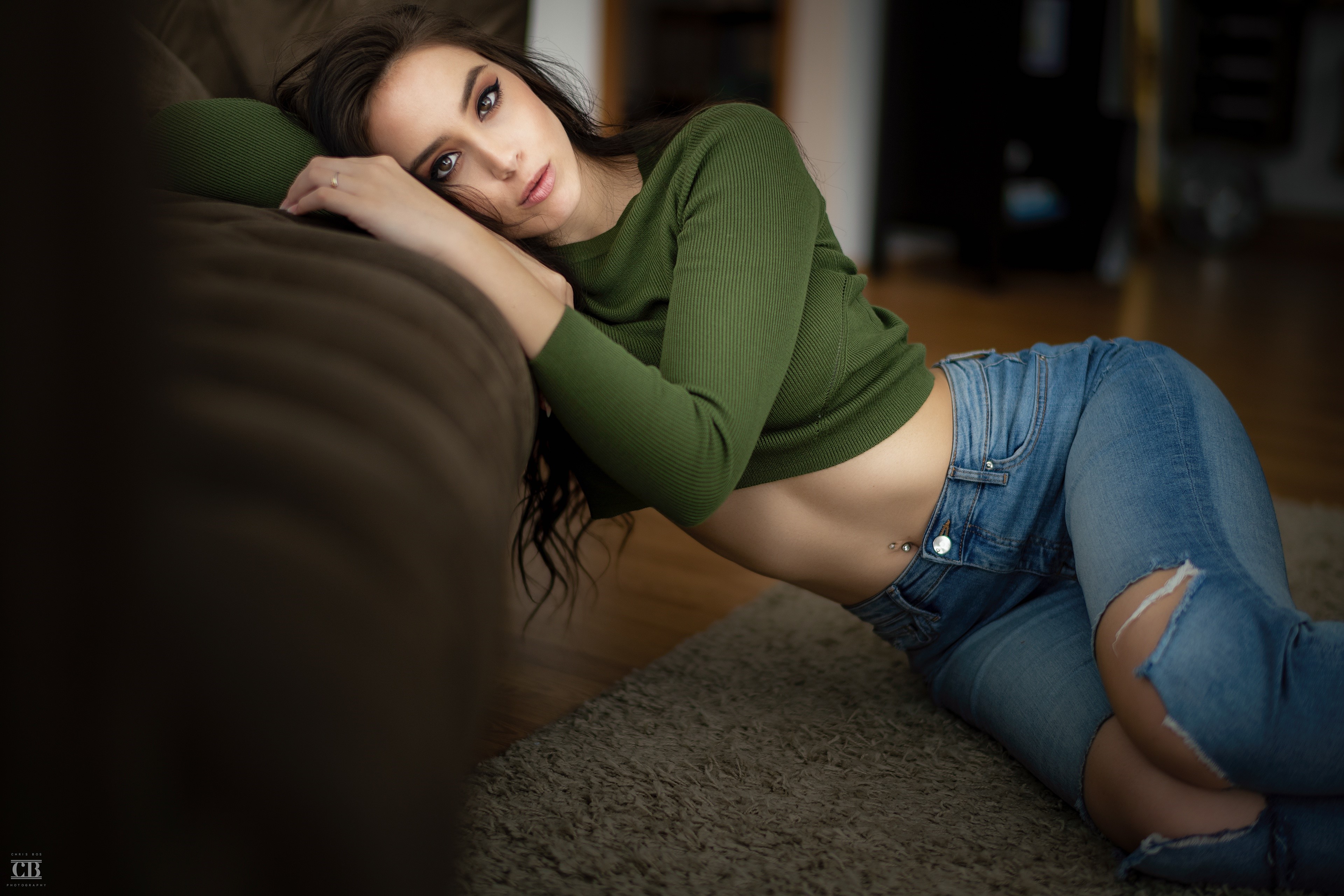 Anna Bous posing on floor HD Wallpaper